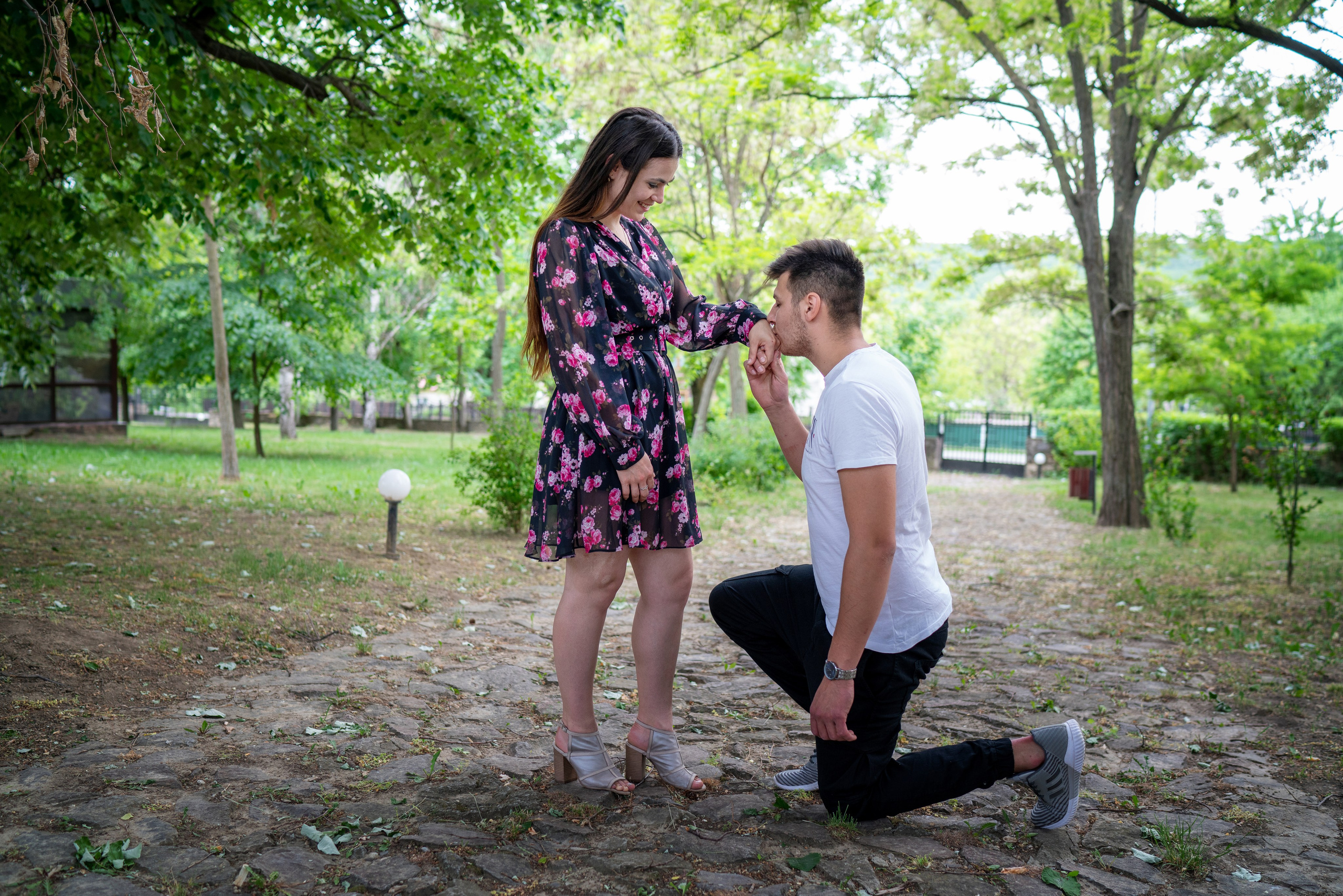 Servicii foto video.- Save the Date Bogdan & Iazmina 2024 – o nuntă de neuitat - Save the Date 2024 – Bogdan & Iazmina, iubire și emoție - Save the Date – Bogdan & Iazmina – povestea lor începe acum - Save the Date Bogdan & Iazmina 2024 – detalii de la nunta lor - Fotografii Save the Date Bogdan & Iazmina 2024 – momente speciale, fotograf Botoșani -servicii foto-video-botosani-alin-chirila-fotograf-alinofotostudio-uvertura-mall-servicii-foto