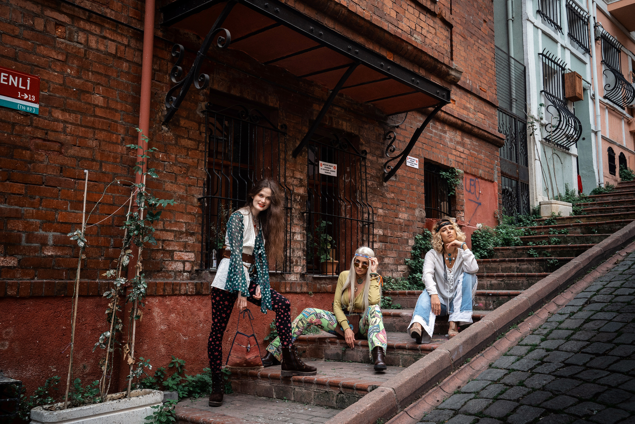 Творческий фотопроект «Тропа хиппи» через Стамбул. Лайфстайл фотограф в Стамбуле Анатолий. Фотосессии на крышах с чайками