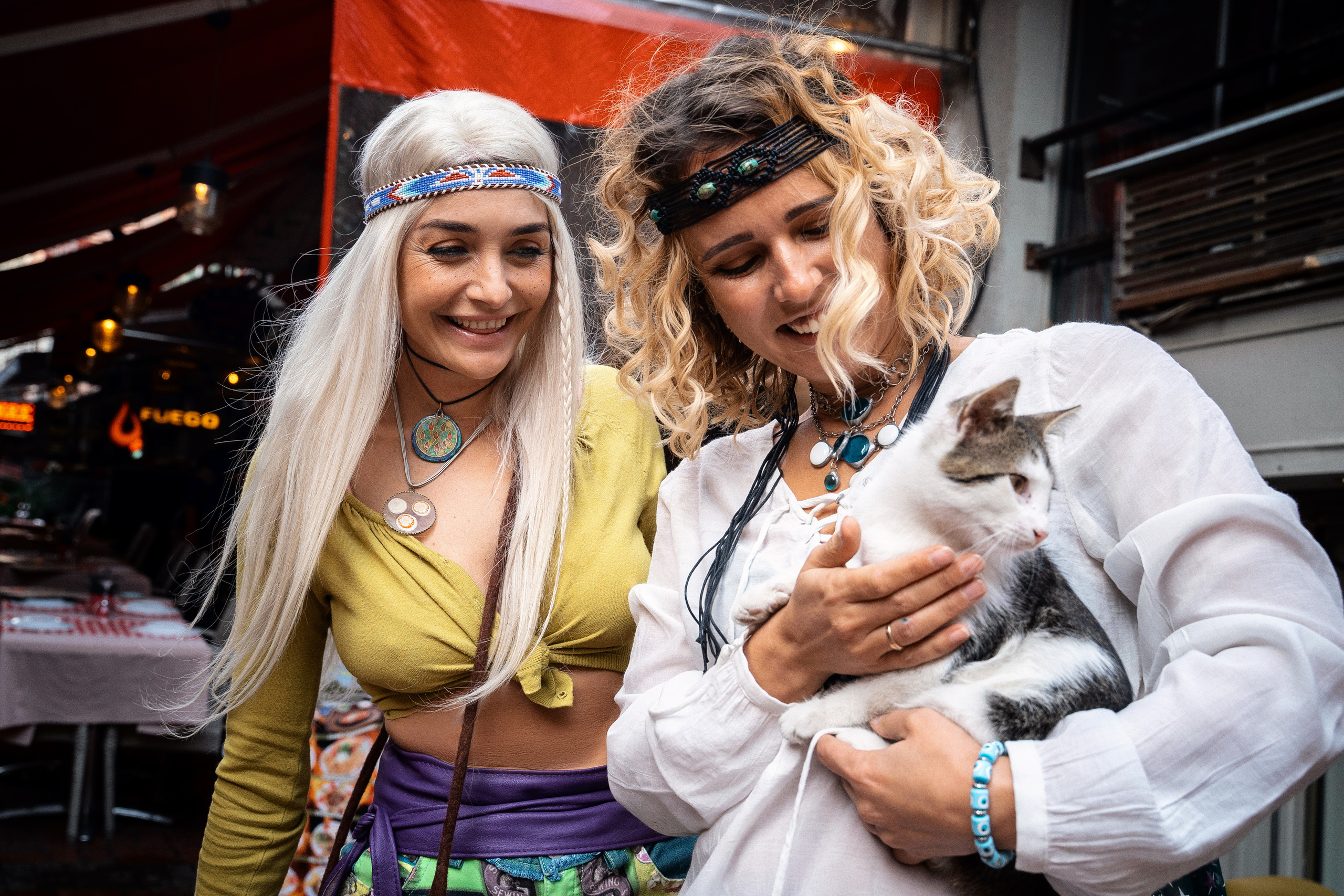 Творческий фотопроект «Тропа хиппи» через Стамбул. Лайфстайл фотограф в Стамбуле Анатолий. Фотосессии на крышах с чайками