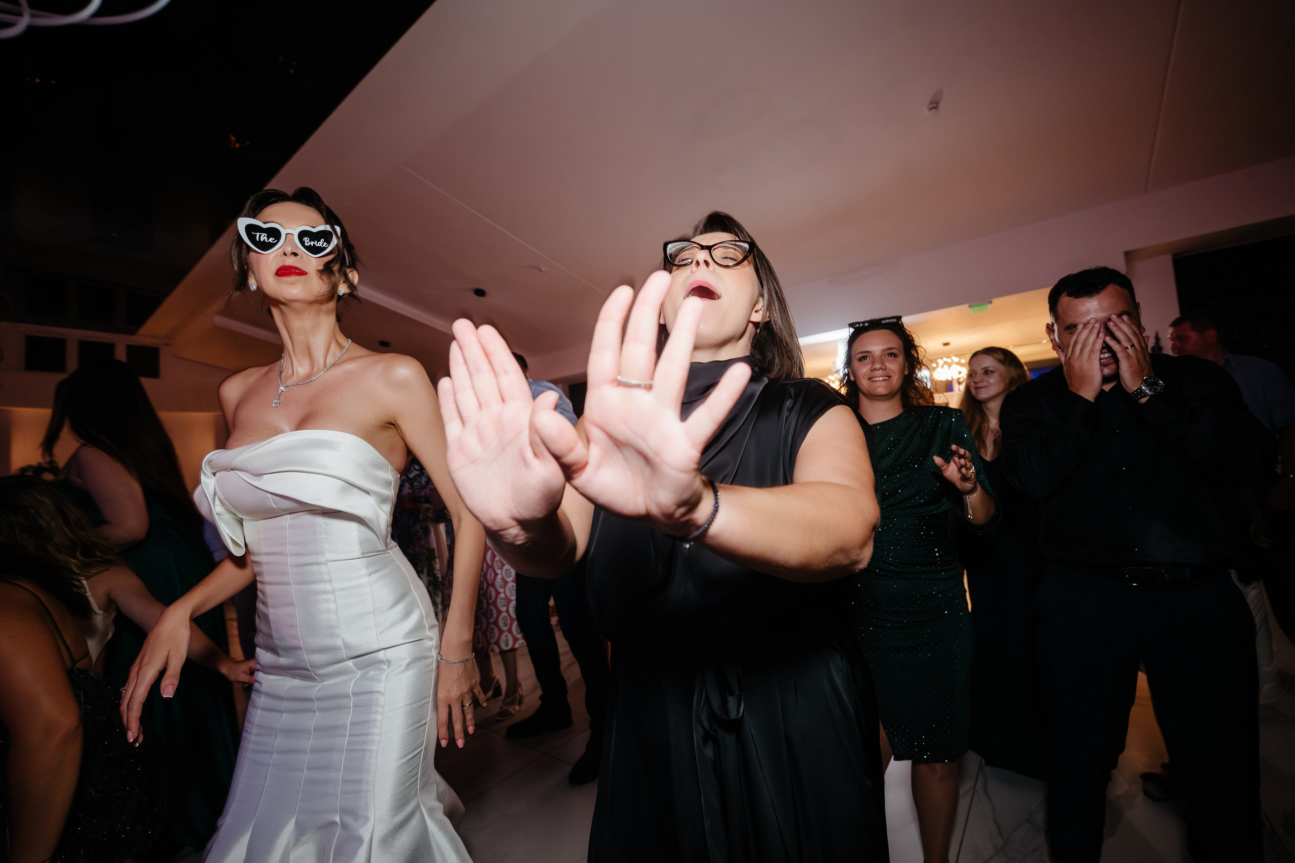 Povestea de nuntă a lui Anca și Dragoș în Bacău | Fotografie de Eveniment. Raw Studio. Fotograful tau de nunta!