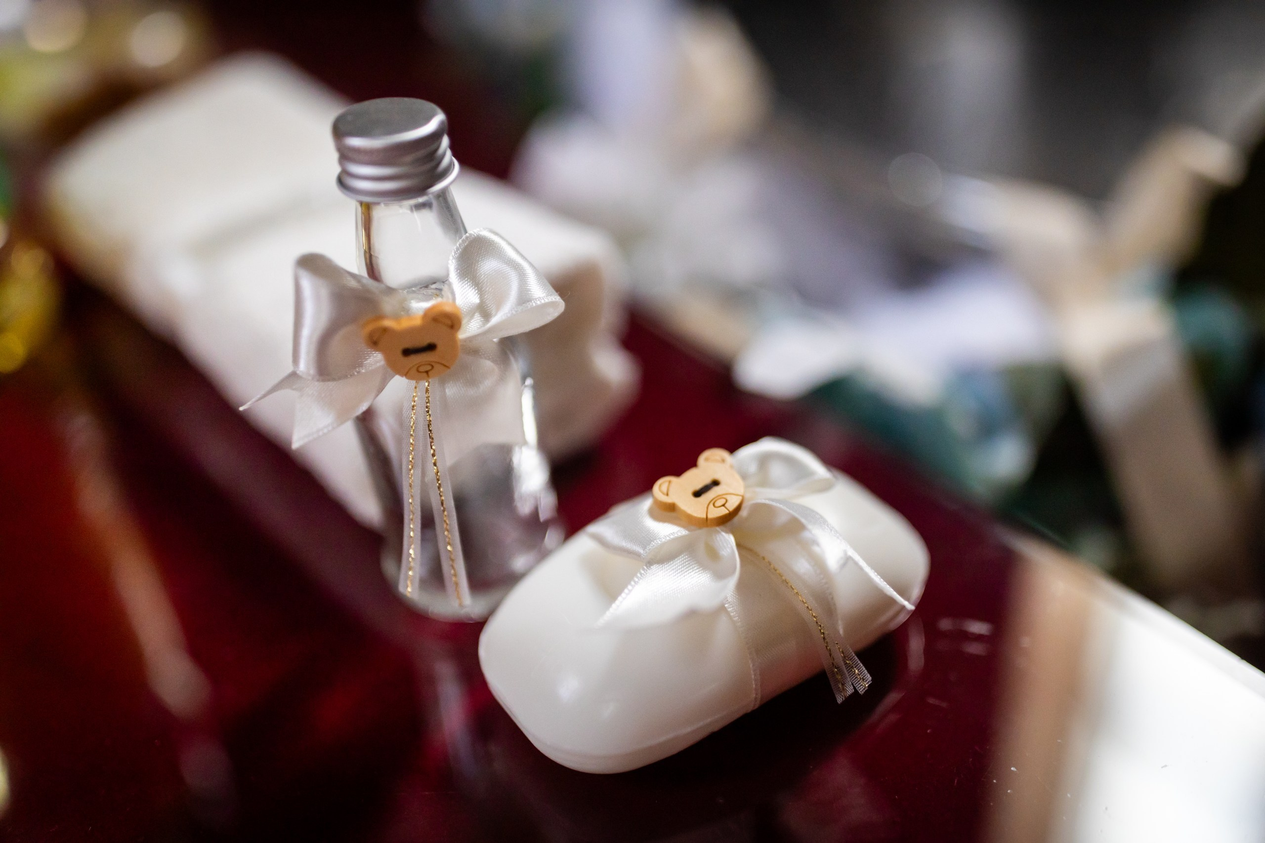 fotograf botez , fotografie botez Botoșani, fotograf Alin Chirilă, amintiri botez, fotografii botez, botez Miruna Parascheva, fotograf copii, fotografie botez în Botoșani-alt="botez , fotografie botez Alin Chirilă, amintiri botez, fotografii emoționante botez Botoșani"-- fotografii-botez-bebelus- amintiri-botez-micuț- moment-sfânt-crestinare- fotografie-emotionanta-botez- detalii-botez-bebelusi- parinti-fericiti-la-botez- fotograf-botez-profesionist- botez-in-biserica-ortodoxa- micuț-botezat-cu-emoție- zâmbete-și-lacrimi-la-botez- bebeluș-la-cristelniță- decor-botez-colorat- botez-cu-dragoste-și-credință- emotie-pura-la-botez- fotograf-botez-botosani- botez-iasi-suceava-fotograf- amintiri-nepretuite-botez-- Preotul ținându-l pe micuțul Mathias Gabriel la botez, în biserica Înălțarea Domnului, Copălău - Detalii de la botezul lui Mathias – lumânare, trusou și icoană - Familia lui Mathias Gabriel alături de micuț, în ziua botezului - Portret emoționant cu mama și bebelușul în brațe, în biserică,fotograf profesionist evenimente Botoșani, Iași, Suceava, Fălticeni, Bacău, Pașcani, Roman - AlinoFotoStudio by Alin Chirilă - servicii foto nuntă, botez, cununie, ședințe foto creative, albume personalizate, fotografii emoționante și calitative pentru cele mai importante momente din viață,fotograf nuntă Botoșani Alin Chirilă, ședință foto botez Iași - AlinoFotoStudio, servicii fotograf profesionist evenimente Suceava, fotograf cununie civilă Fălticeni - Alin Chirilă, album foto nuntă personalizat Bacău.“Bebeluș botezat în biserică, ținut în brațe de nași” • “Detaliu cu lumânarea de botez decorată cu flori albe” • “Părinți emoționați alături de copilul lor la ceremonia de botez” • “Masa festivă de botez cu decor tematic și tort personalizat” • “Momentul în care preotul toarnă apă sfințită pe fruntea bebelușului” “Bebeluș în rochie albă de botez, zâmbind în brațele mamei” • “Detaliu cu cruciulița de botez așezată pe o pernă de satin” • “Părinți și nași aprinzând lumânările în timpul ceremoniei de botez” • “Tort de botez decorat cu figurine tematice și numele copilului” • “Copil botezat dormind liniștit în pătuțul decorat festiv” • “Momentul în care preotul binecuvântează copilul în fața altarului” • “Invitați adunându-se în jurul mesei festive la petrecerea de botez” • “Bebeluș ținând în mână o jucărie personalizată primită la botez” • “Familie fericită pozând împreună după ceremonia de botez” • “Decor tematic cu baloane și flori la locația petrecerii de botez” fotograf Botoșani fotograf evenimente fotograf botez Alin Chirila fotograf alinofotostudio.fotograf botez Amelis Maria, fotografie botez Botoșani, fotograf Alin Chirilă, amintiri botez, fotografii botez, botez Amelis Maria, fotograf copii, fotografie botez în Botoșani,