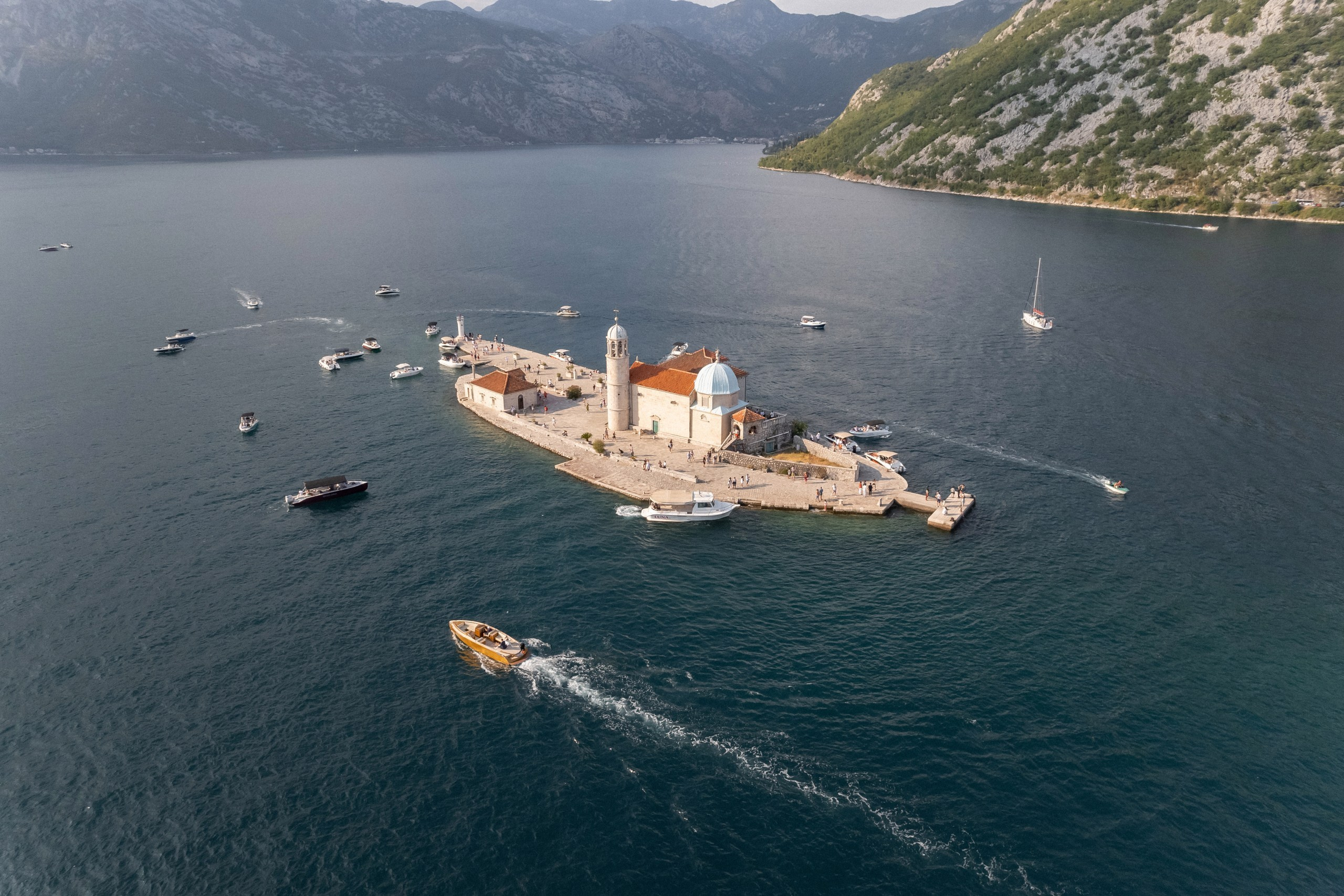 Bryllup i Perast: steder, seremoni, sesong og gode råd