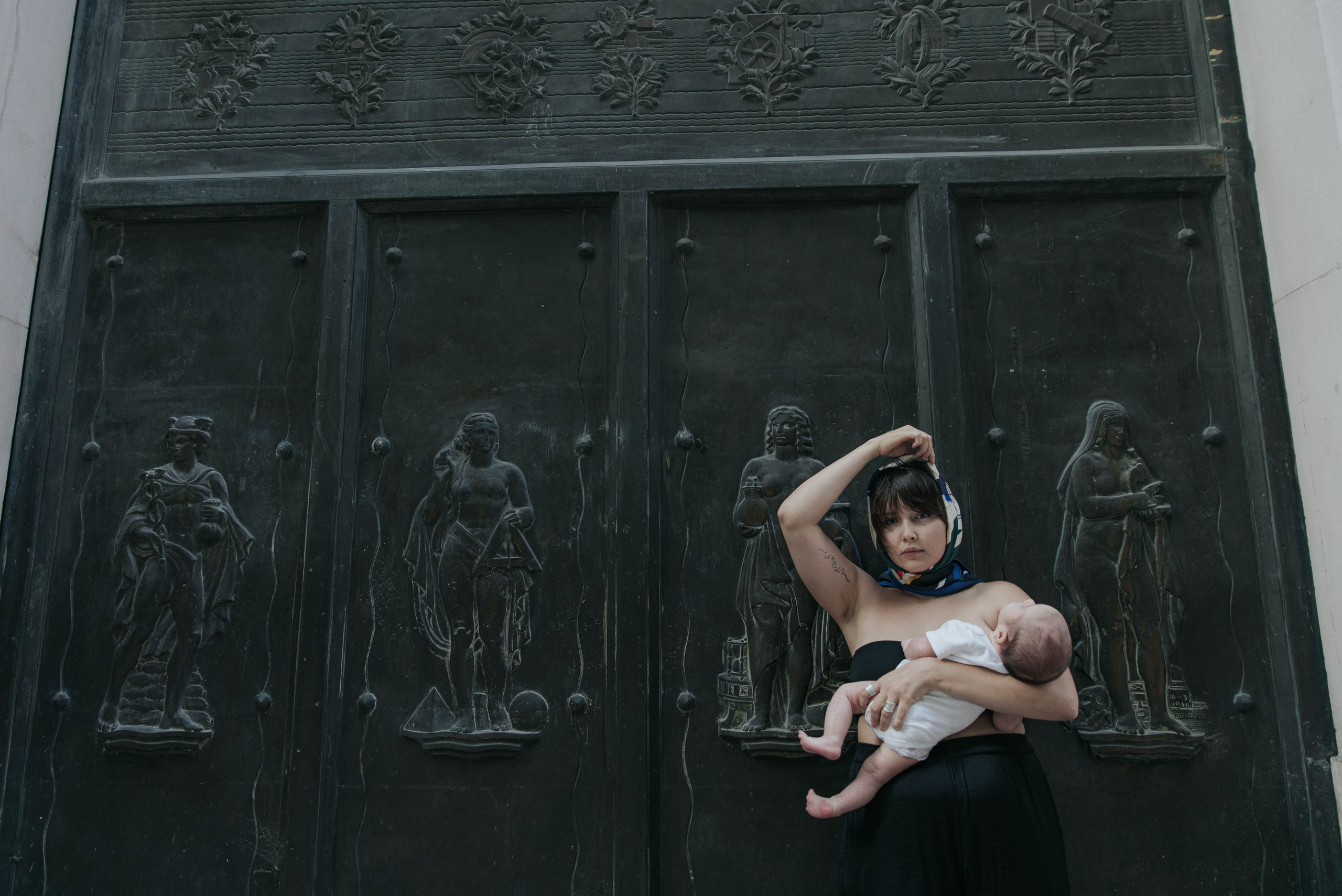 Mom Yana and Mars. Photographer @elmirkami in the city of Buenos Aires