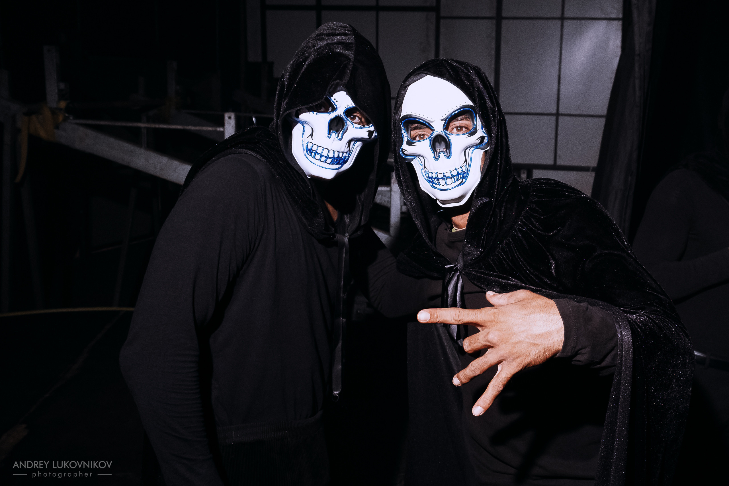 Sesión de fotos entre bastidores en El Circo Encantado: la vida de los artistas tras bambalinas