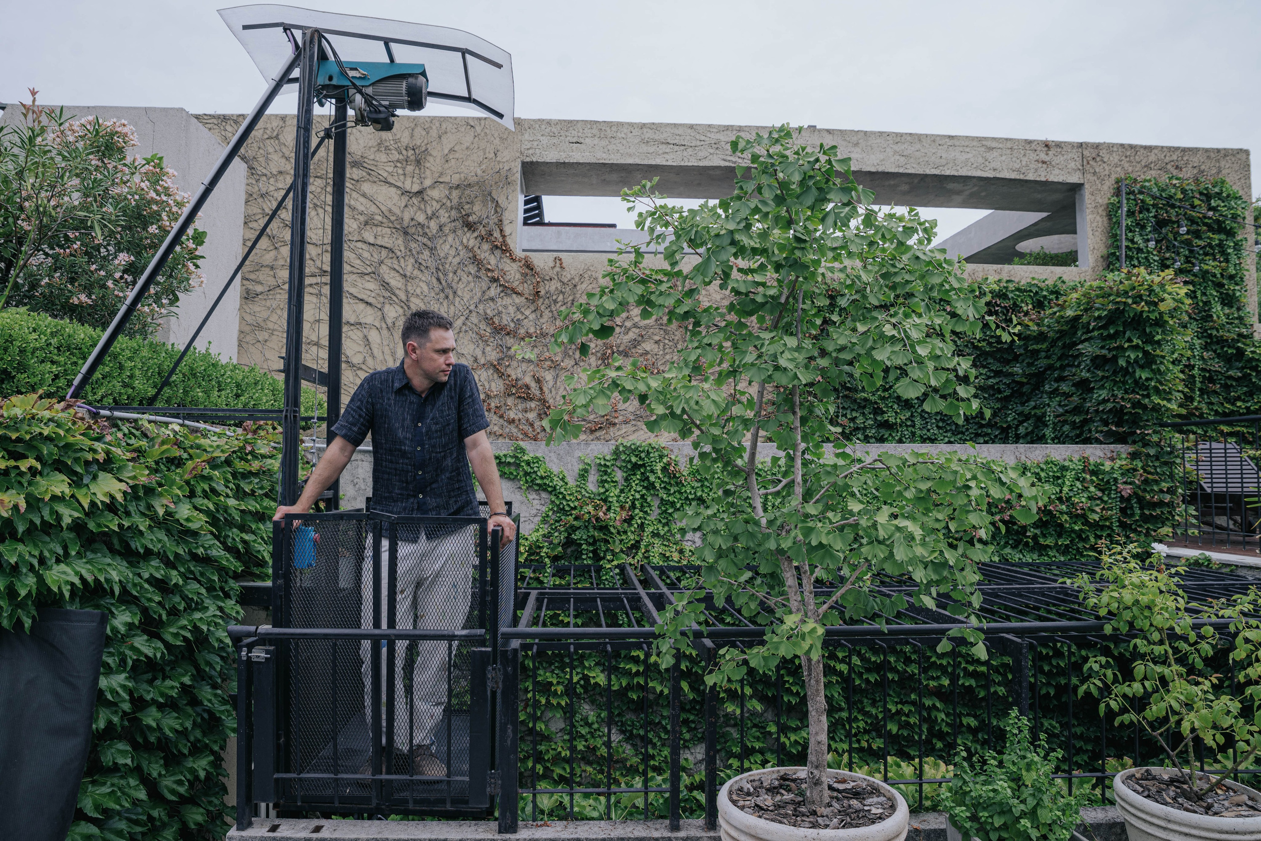 Docdocdoc. Visiting a Friend. Photographer @elmirkami in the city of Buenos Aires