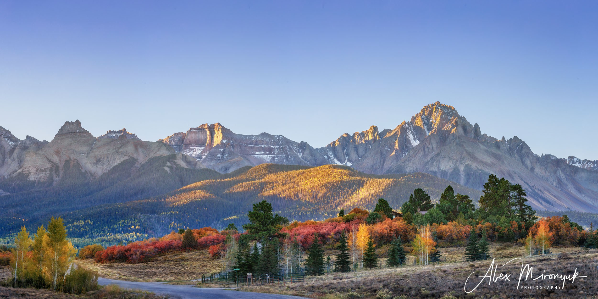 Fall Colors Of Colorado. Pet, Senior, Landscape, portrait studio, photographer in Miami and Sou