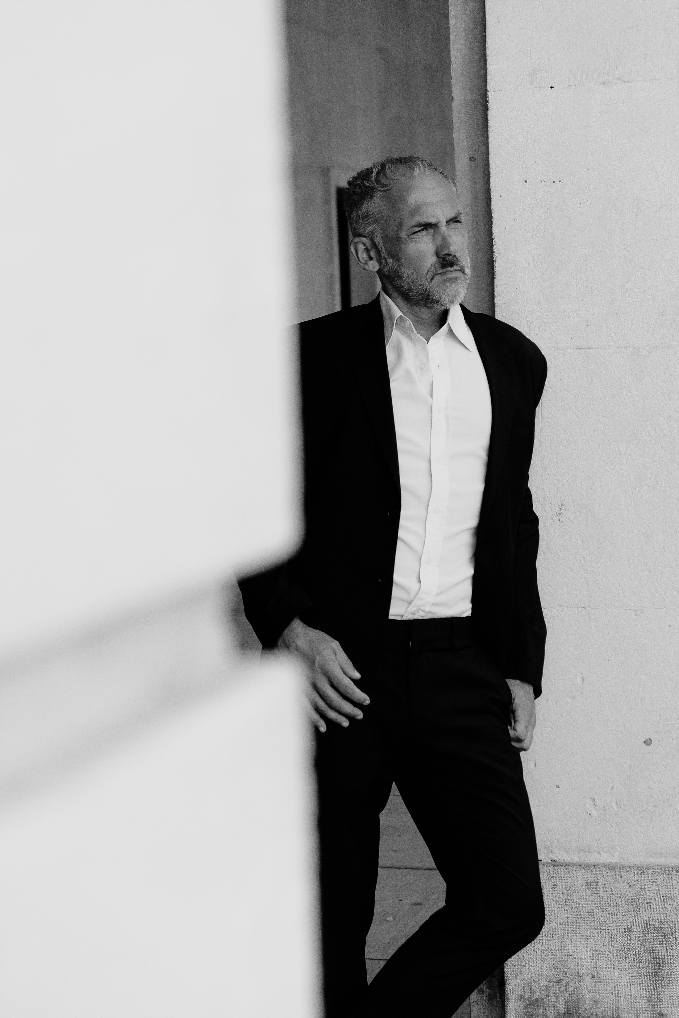 Портретная фотосессия музыканта Robert Skarsbakk в старом городе Аликанте для обложки альбома — Фотограф Андрей Луковников