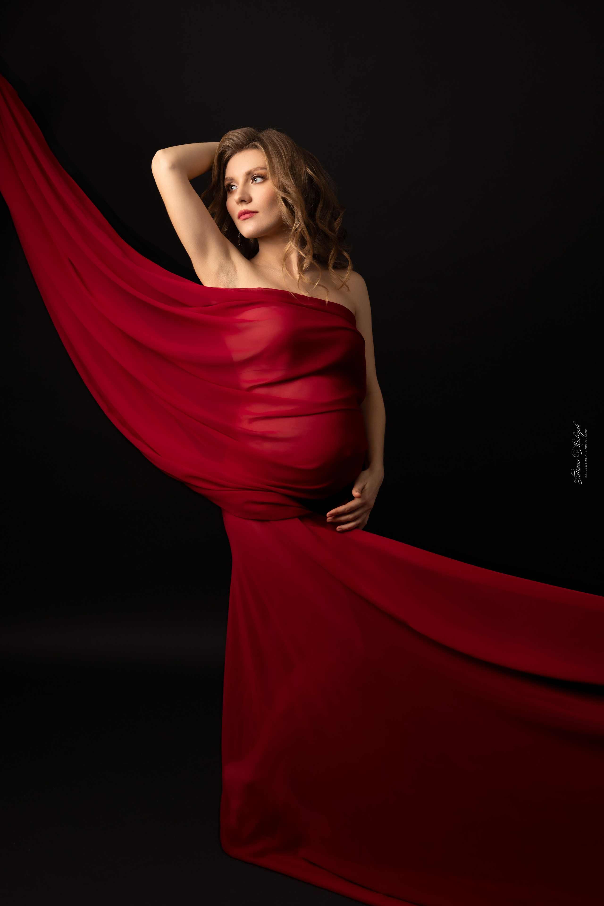 Maternity Photoshoot in Dresden — Studio & Outdoor. Family & Maternity Photographer in Dresden Tatiana Mudryak