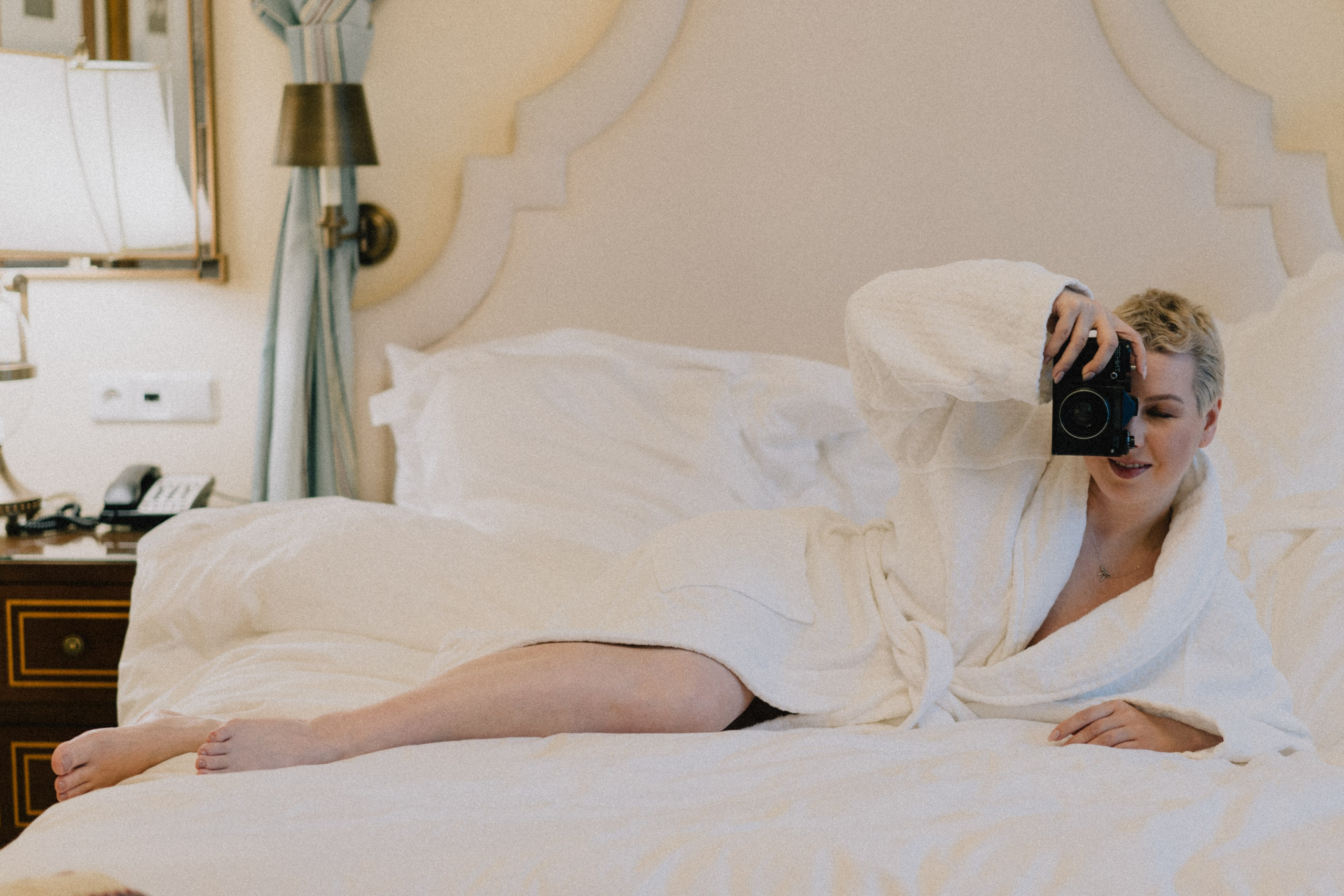 Luxury Boudoir Photography NYC | Four Seasons Hotel Photo Sessions. Videographer and photographer in New York // MAKAROV.VIDEO