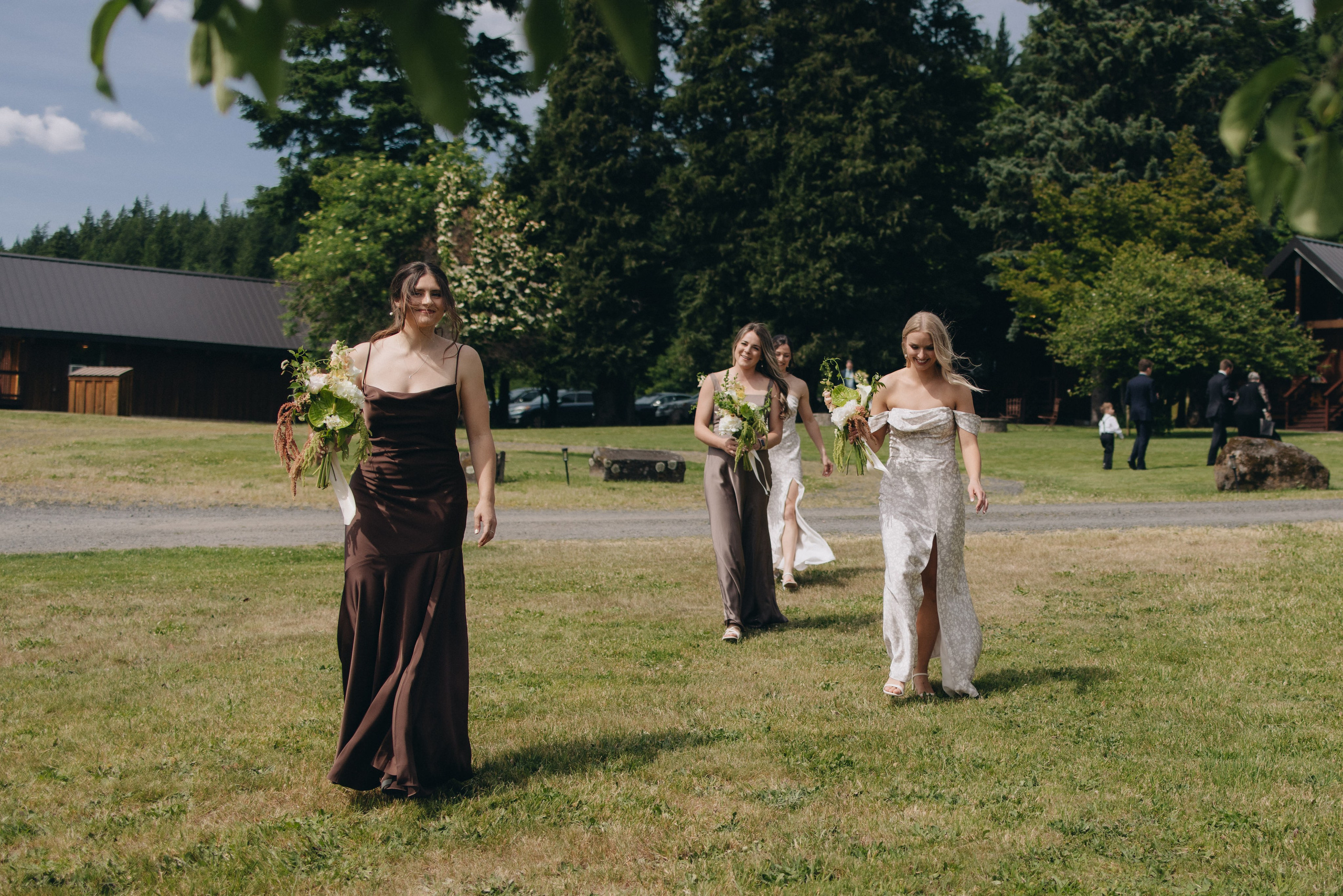 Wedding Shelby & Riley | Columbia River Gorge, WA | Georgy Shishkin Photography Photography. Portland Wedding Photographer | Authentic PNW Love Stories
