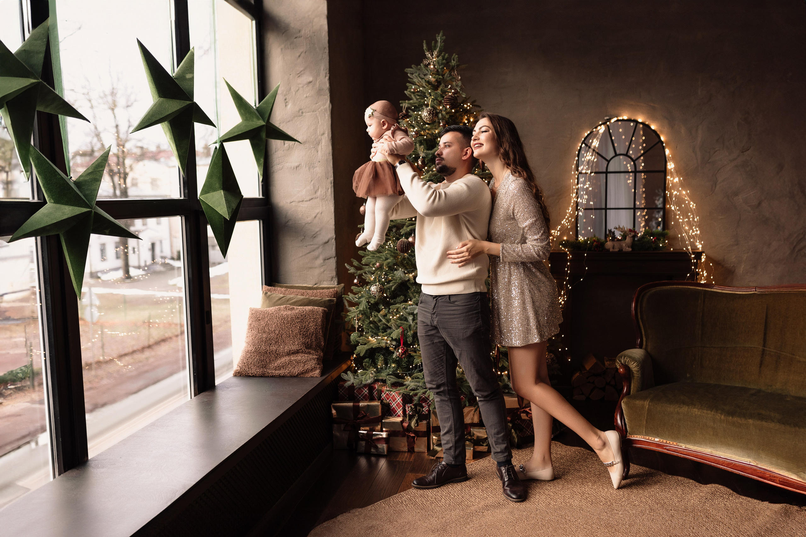 Fotostudijas Ziemassvētku Dekors – Maģiska svētku fotosesijas atmosfēra Rīgā. Fotostudija VEF Rīga