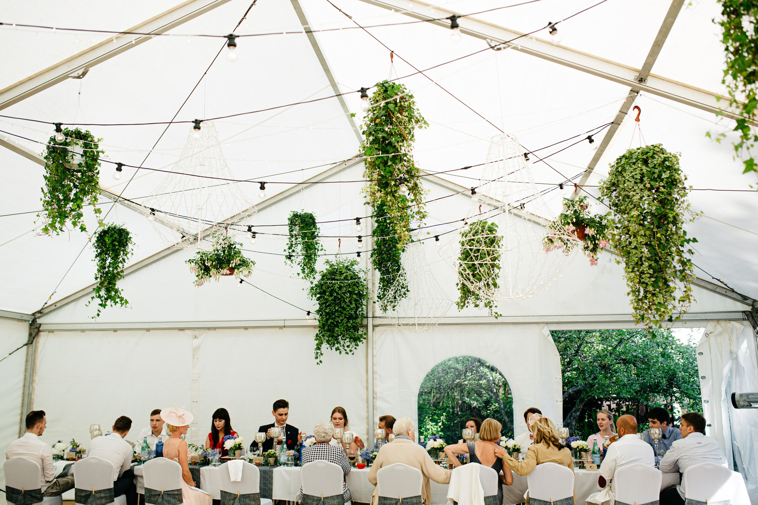 Fotosesijas vietas, ja kāzu dienā līst lietus?