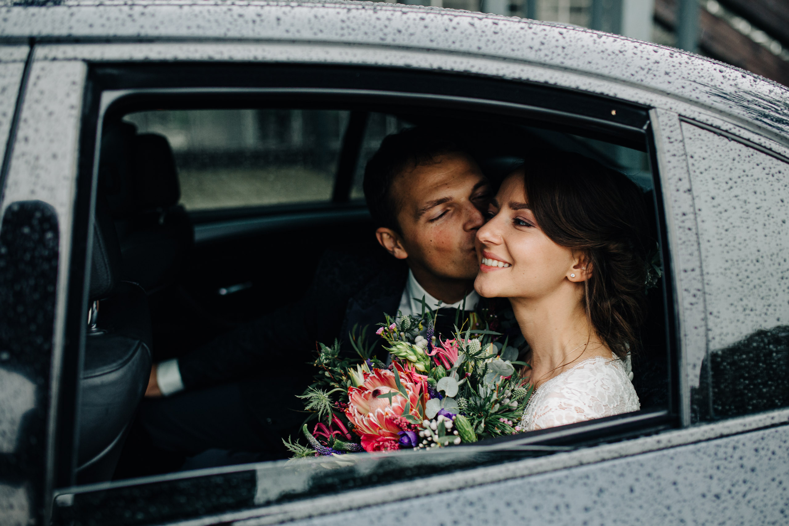 Fotosesijas vietas, ja kāzu dienā līst lietus?