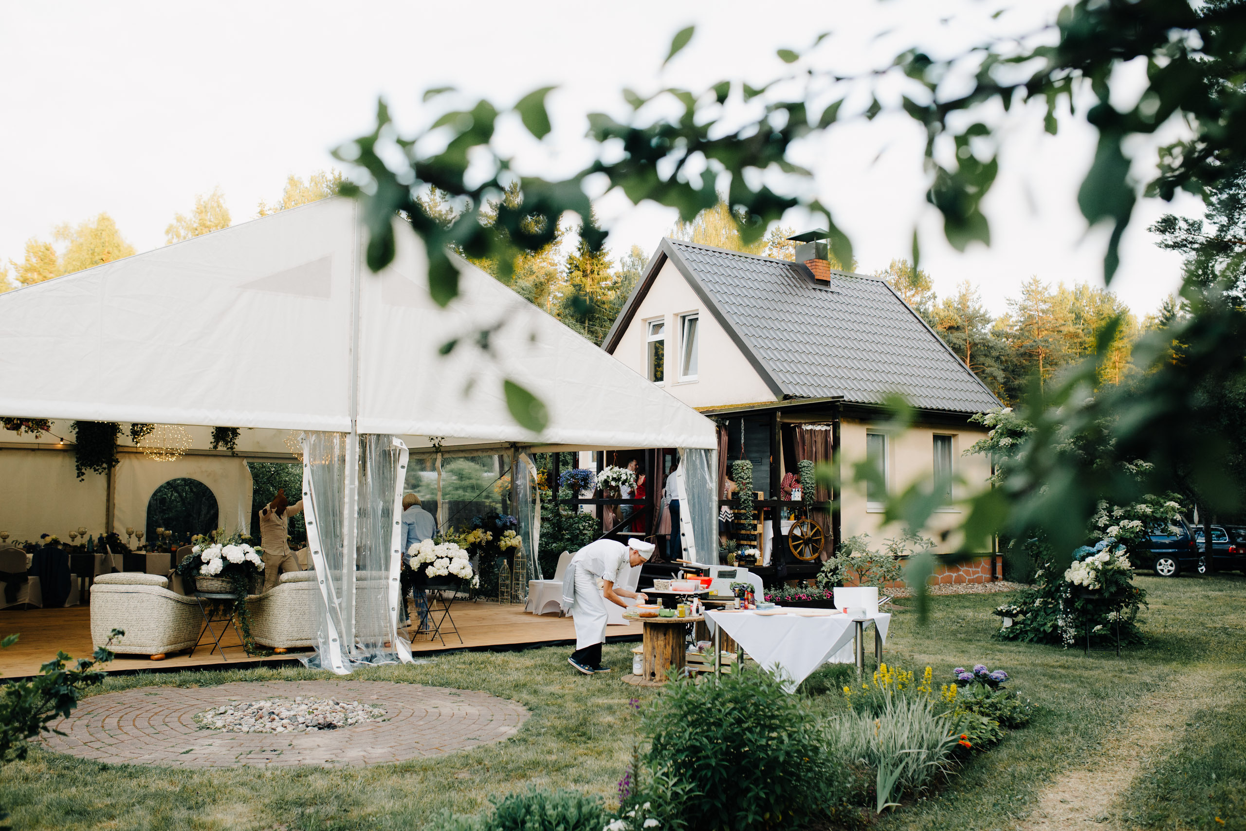 Fotosesijas vietas, ja kāzu dienā līst lietus?