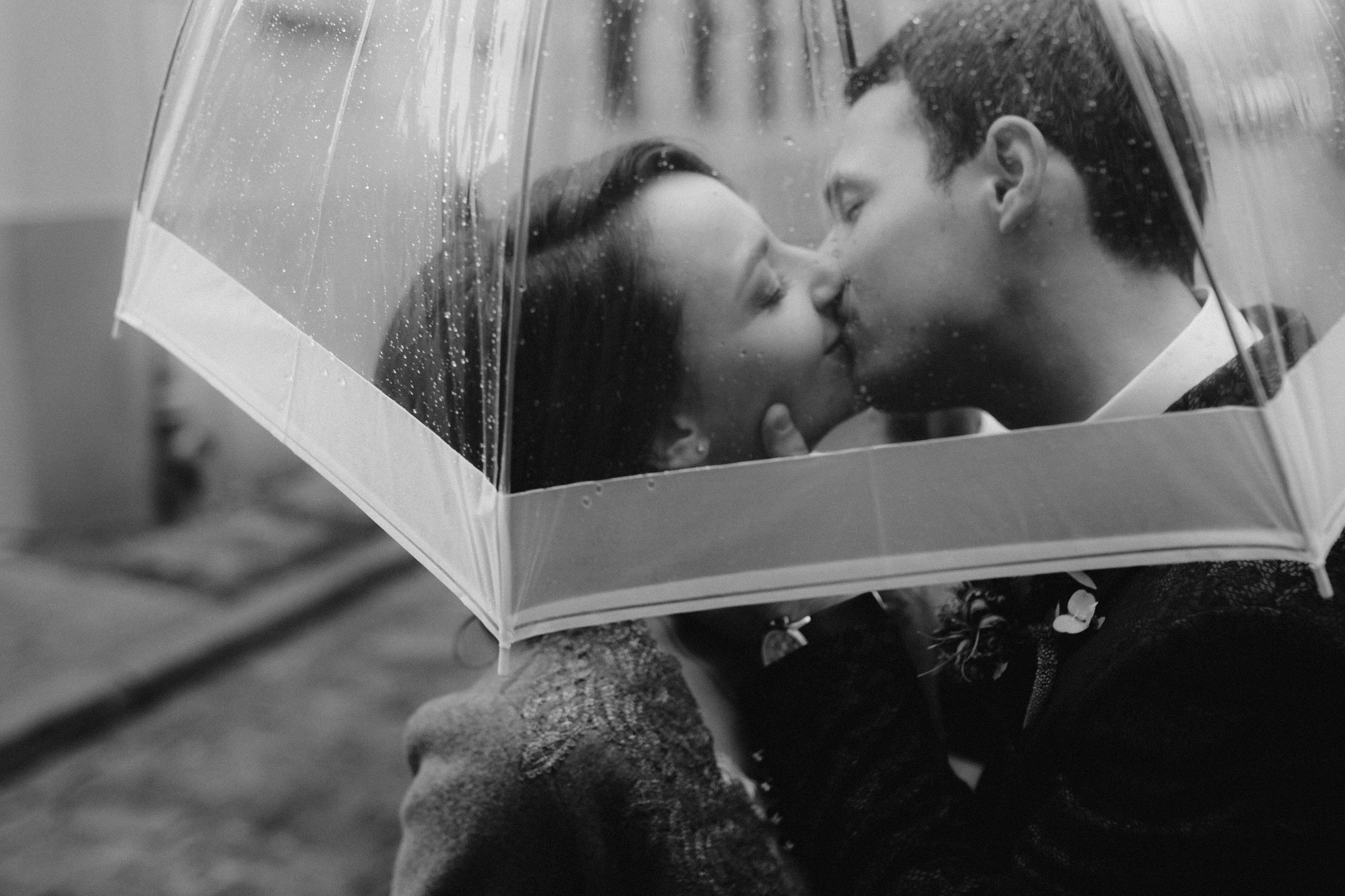 Fotosesijas vietas, ja kāzu dienā līst lietus?