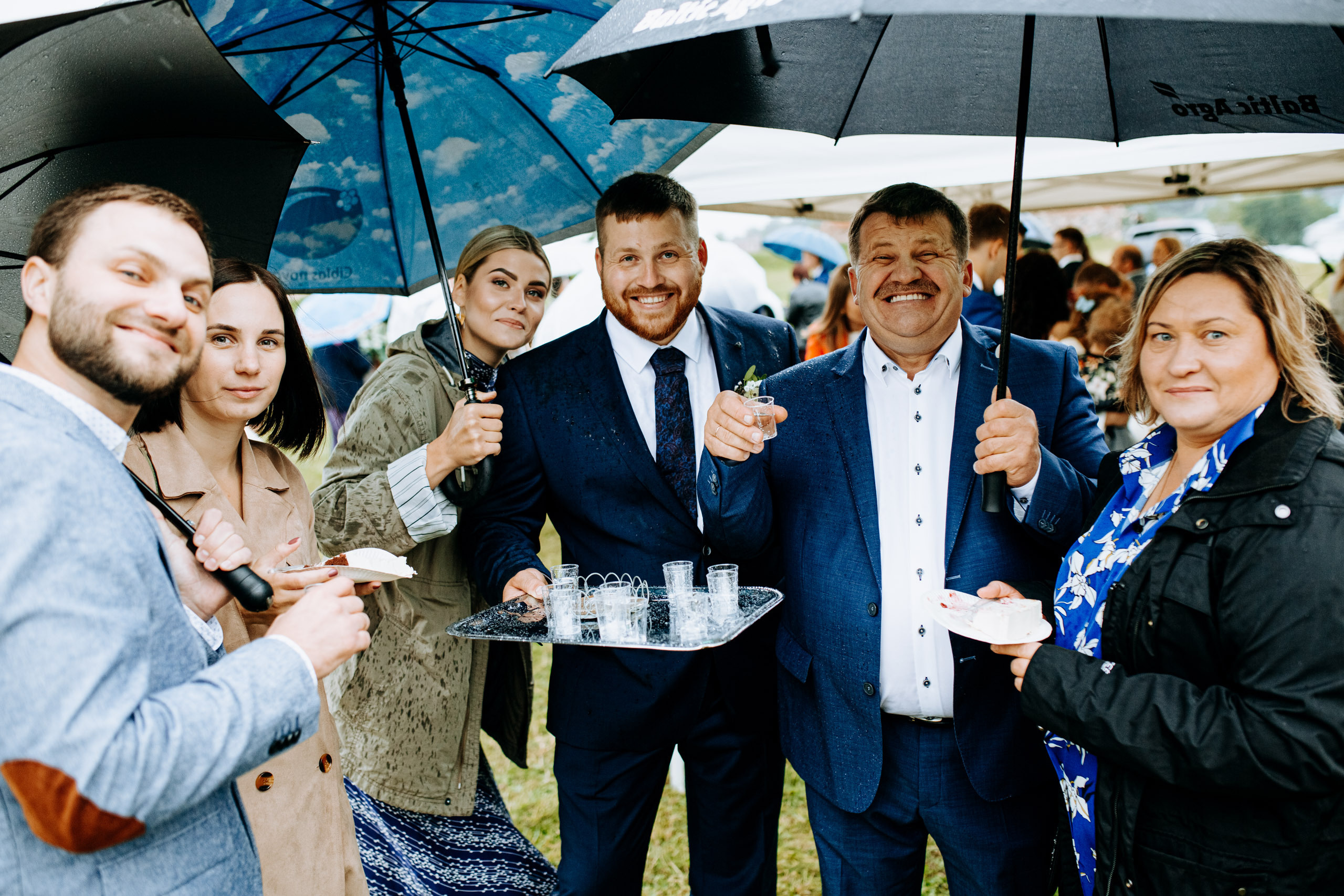 Fotosesijas vietas, ja kāzu dienā līst lietus?