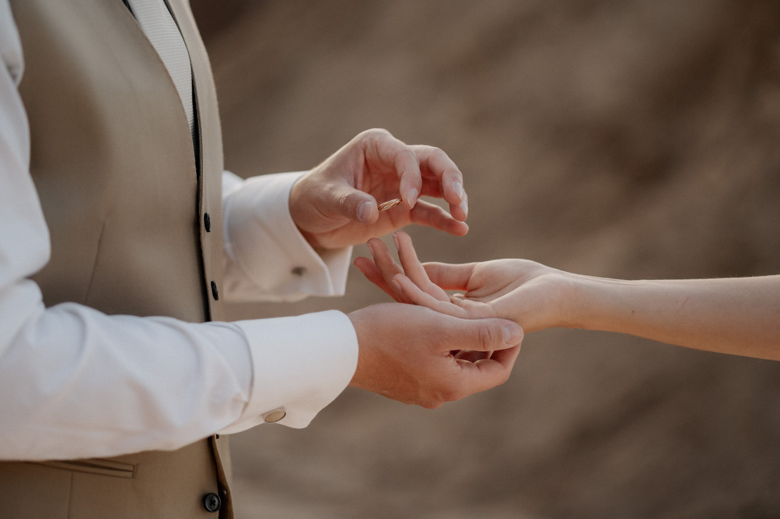 Sommer, Liebe & zwei wunderschöne Kleider: Gartenhochzeit in Gunzenhausen. Photographer in Ansbach for Couples, Weddings and After Wedding