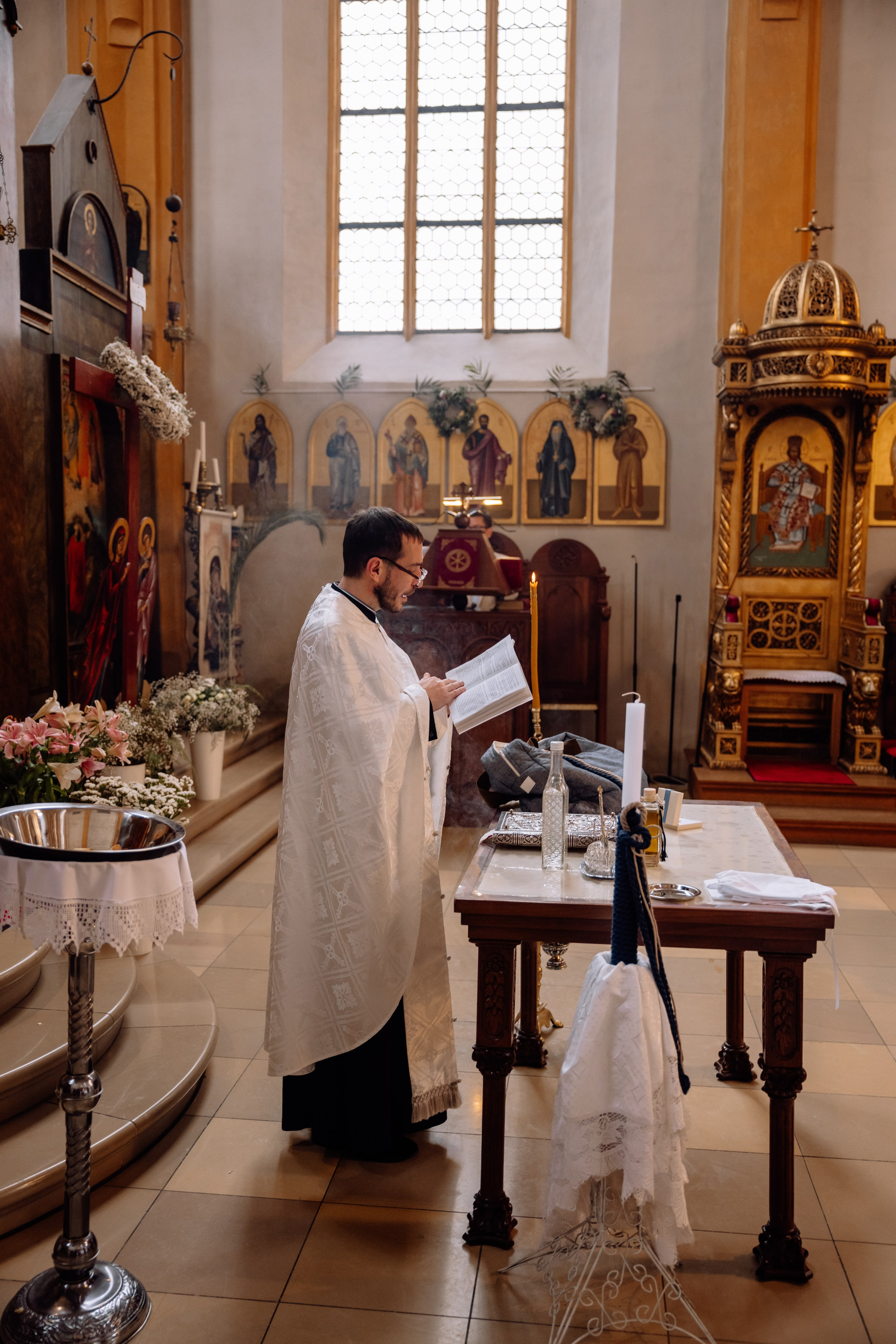 Kirchliche Taufe in München – ruhige und feierliche Atmosphäre im Gottesdienst