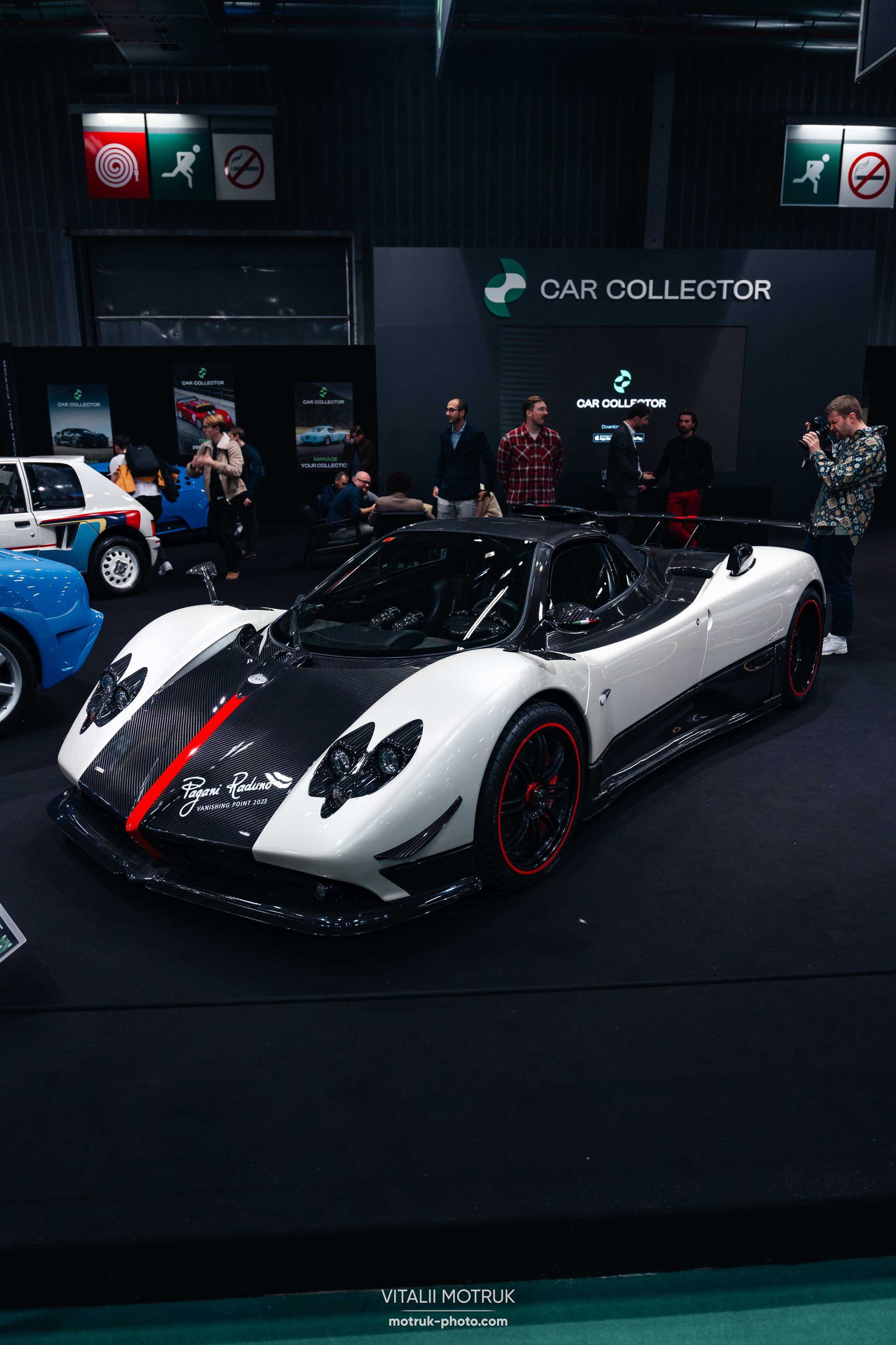 Retromobile-2024. Photographe de voitures à Paris — Vitalii Motruk