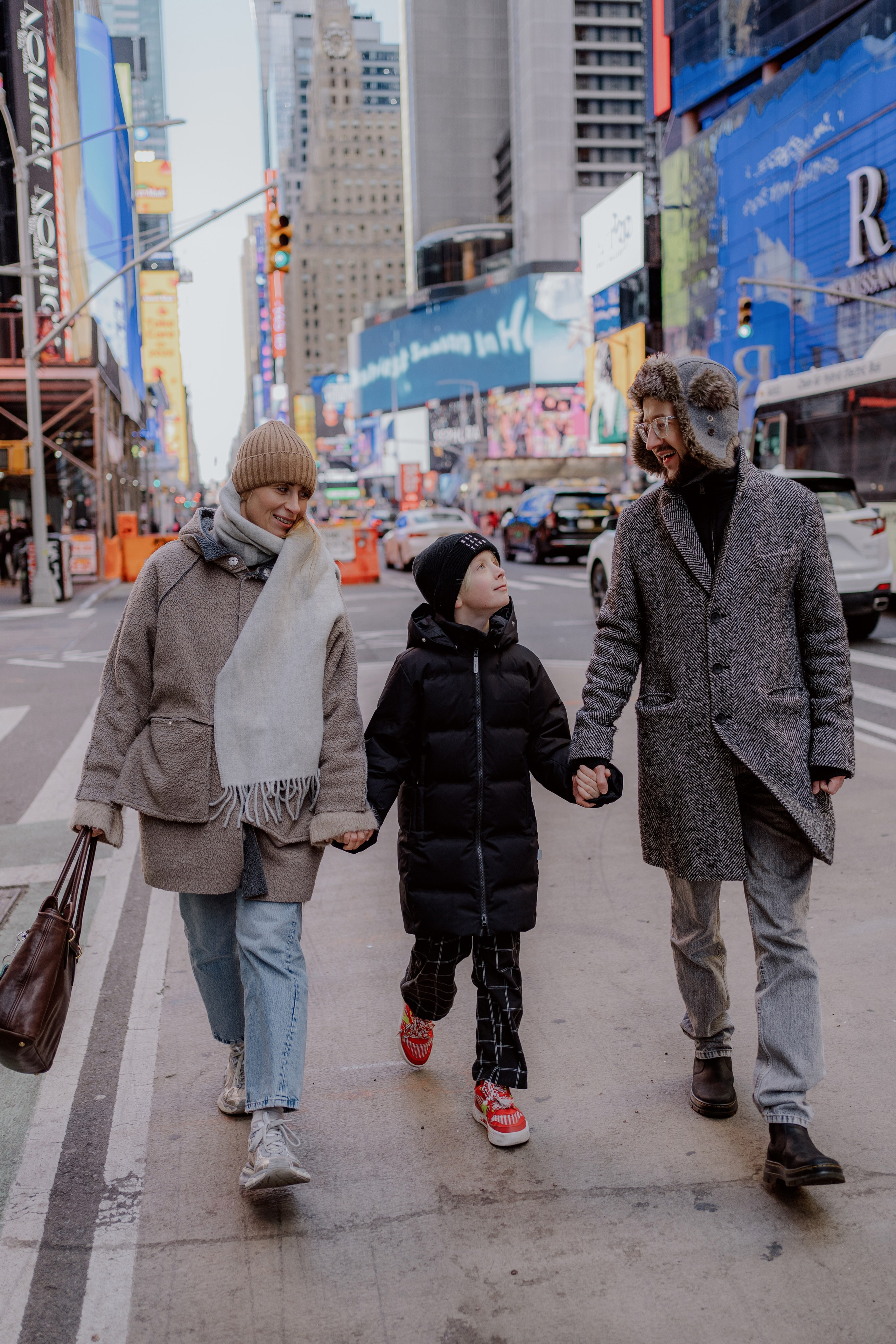 Times Square Family Photography NYC 2025: Perfect Morning Photo Sessions. Videographer and photographer in New York // MAKAROV.VIDEO
