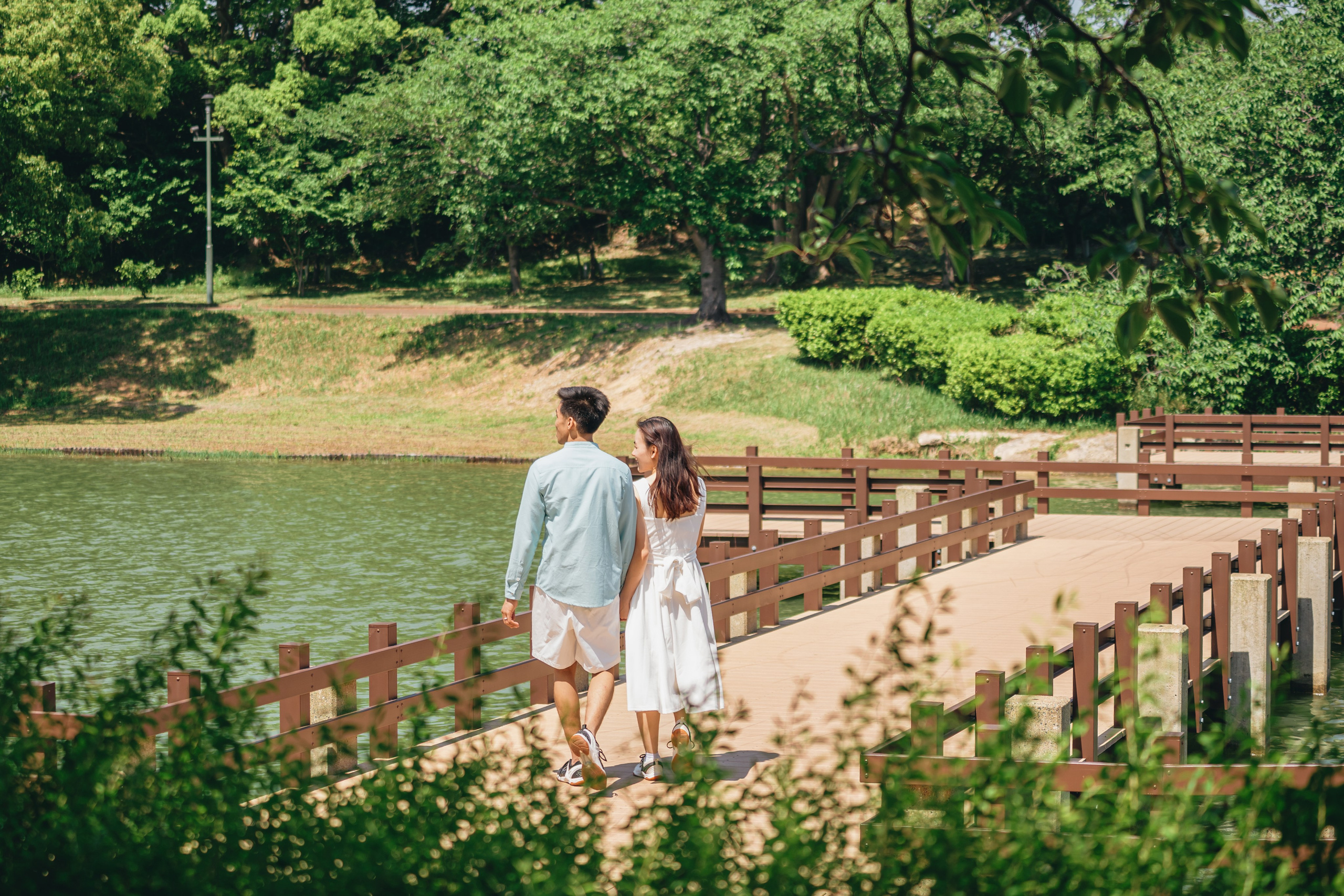 Fukuoka Couple Photoshoot: Roses, Totoro Forest & Sunset Love Story