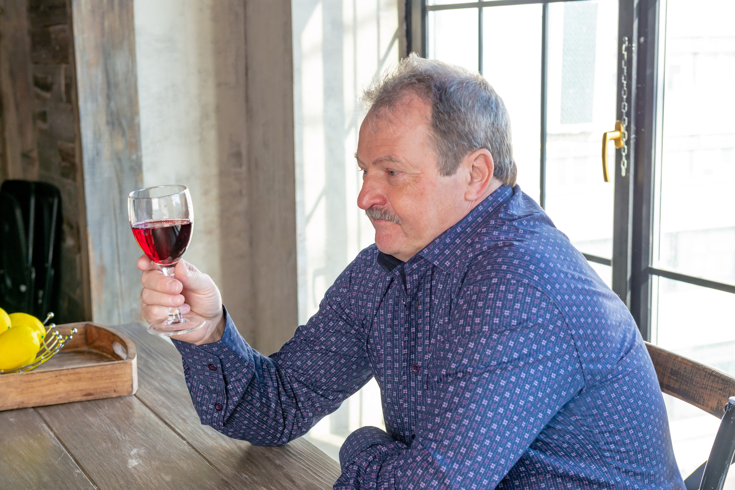 Photosession of a married couple in the studio. FOTÓGRAFO MÉXICO QUINTANA ROO