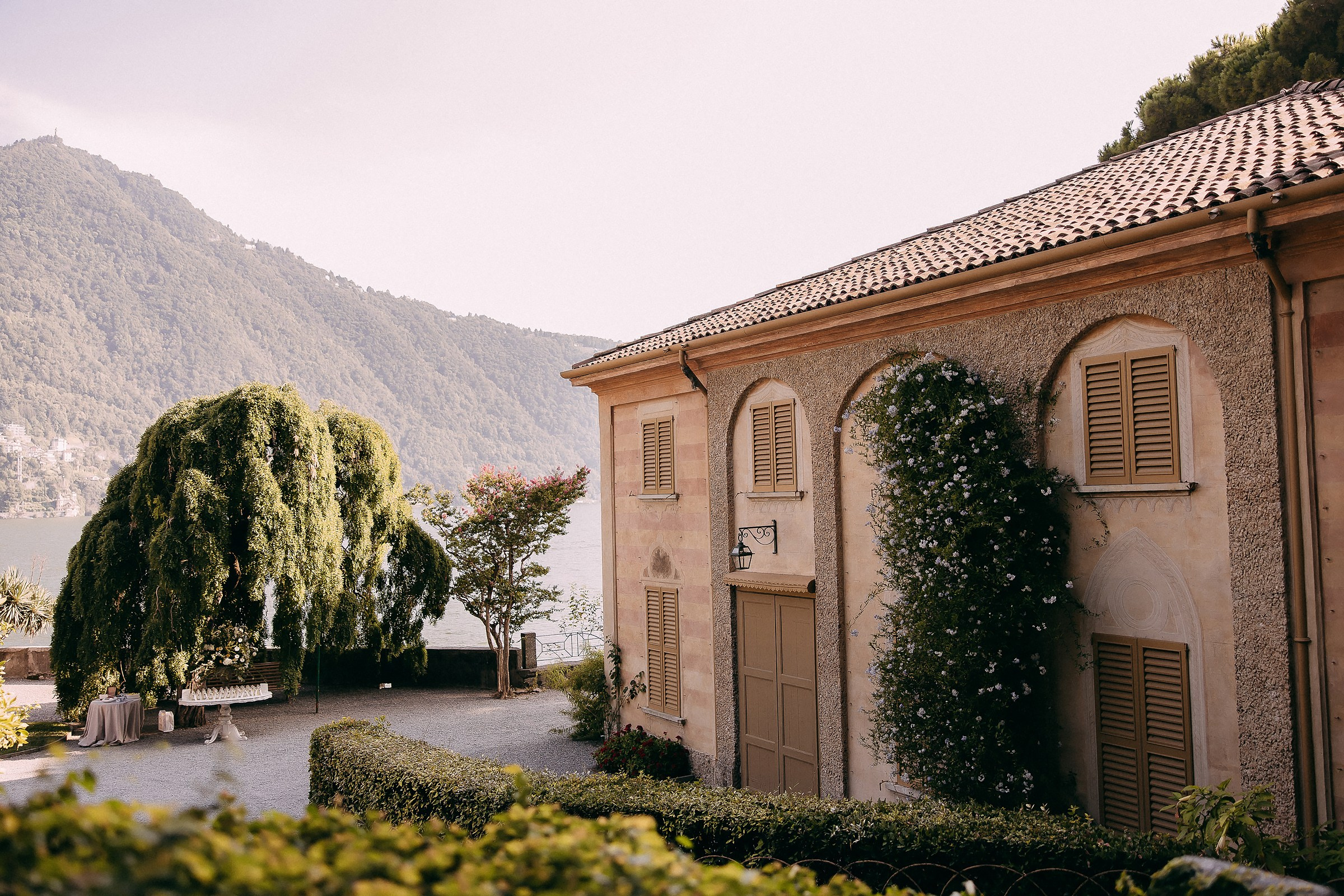 An enchanting wedding venue in Italy, featuring stunning views of a tranquil lake, ideal for a picturesque celebration.
