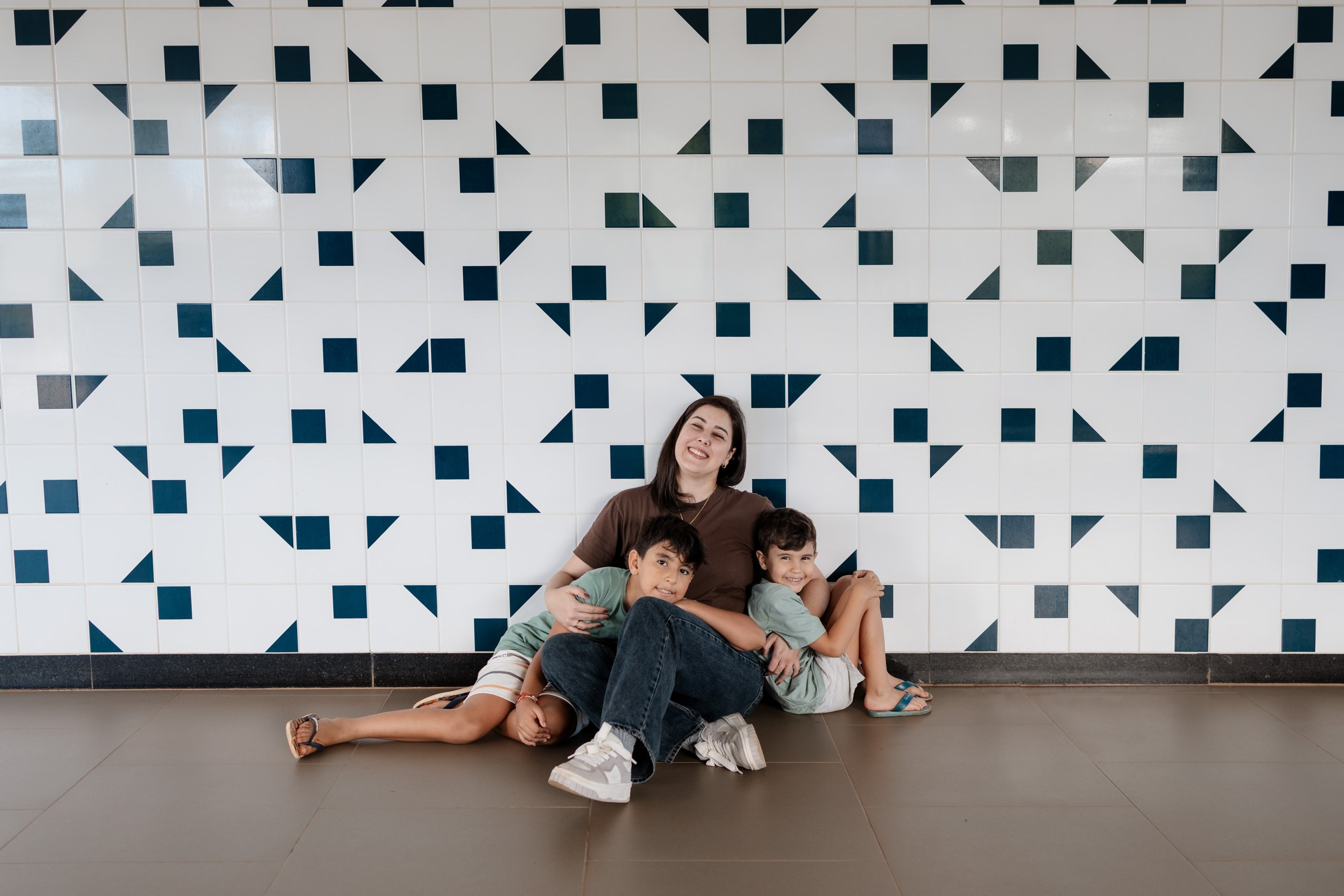 Ensaio mãe e filhos em Brasília • Asa Norte | Fotografia de Família. Fotógrafa em Brasília e Recife | Ensaios de família, gestante e festas infantis — Ize Fotografia