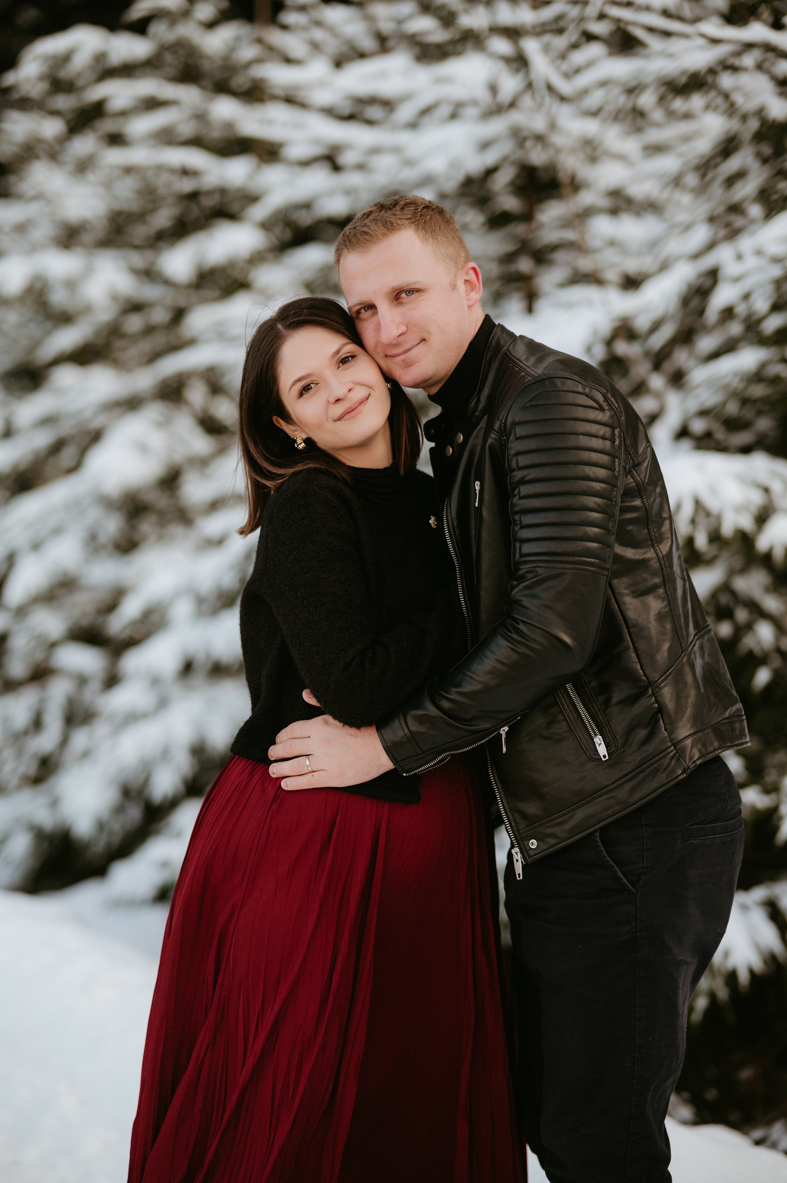 Ședință Foto de Familie la Munte – Fotografii de Iarnă în Lupcina. Valentin Melen - fotograf de nunta 🤍