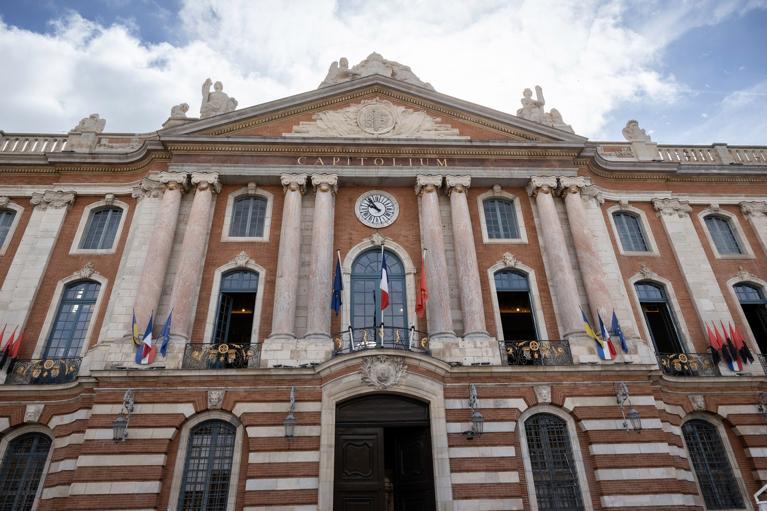 Wedding at the Capitole in Toulouse, France. Eugénie Smirnova — your photographer in Toulouse and southwest France
