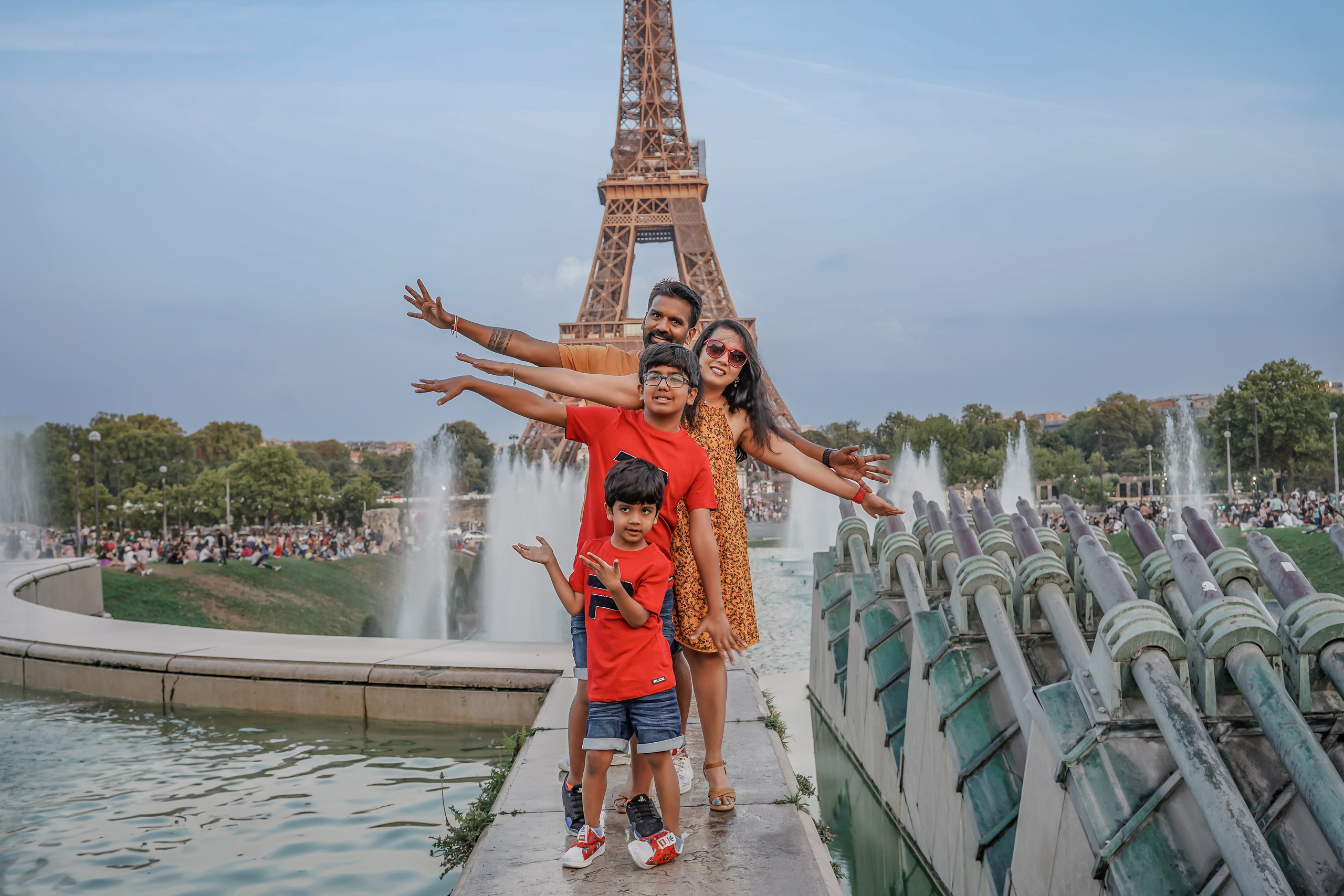 Paris Family Photographer — Artistic Family Photo & Video Experiences with Liya. Photographe à Paris