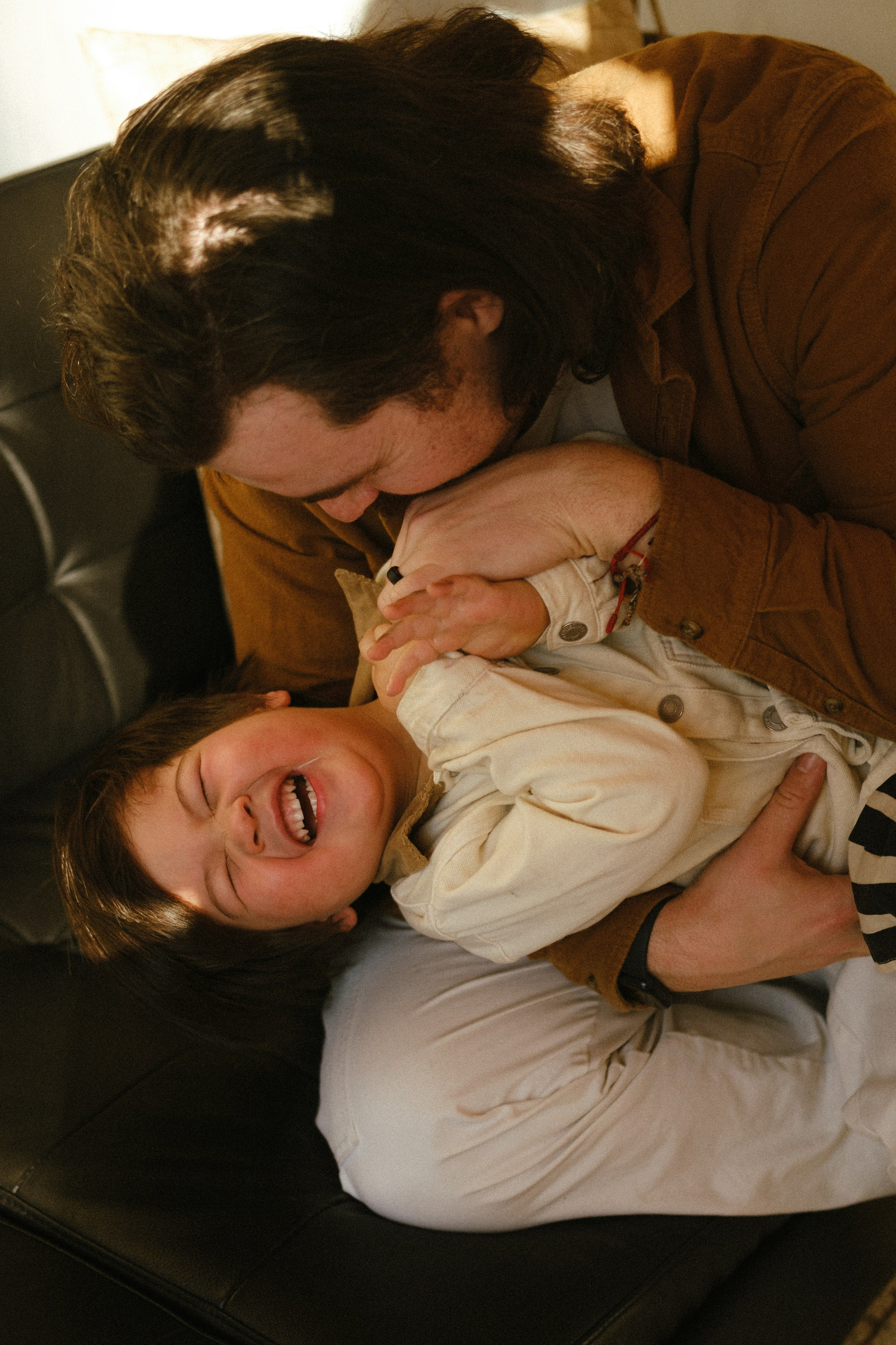 Snowy Family Photo Session at a Cozy Cottage Near Richmond, VA. Family Photographer Anna Dobrovolskaia | Richmond, VA