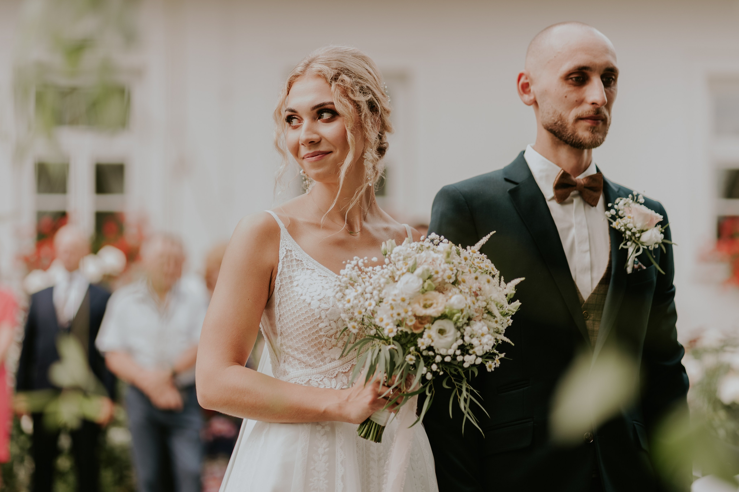 Dwór Wierzbno: plenerowy ślub pod wierzbą. Karkowskafoto - fotografia miłości