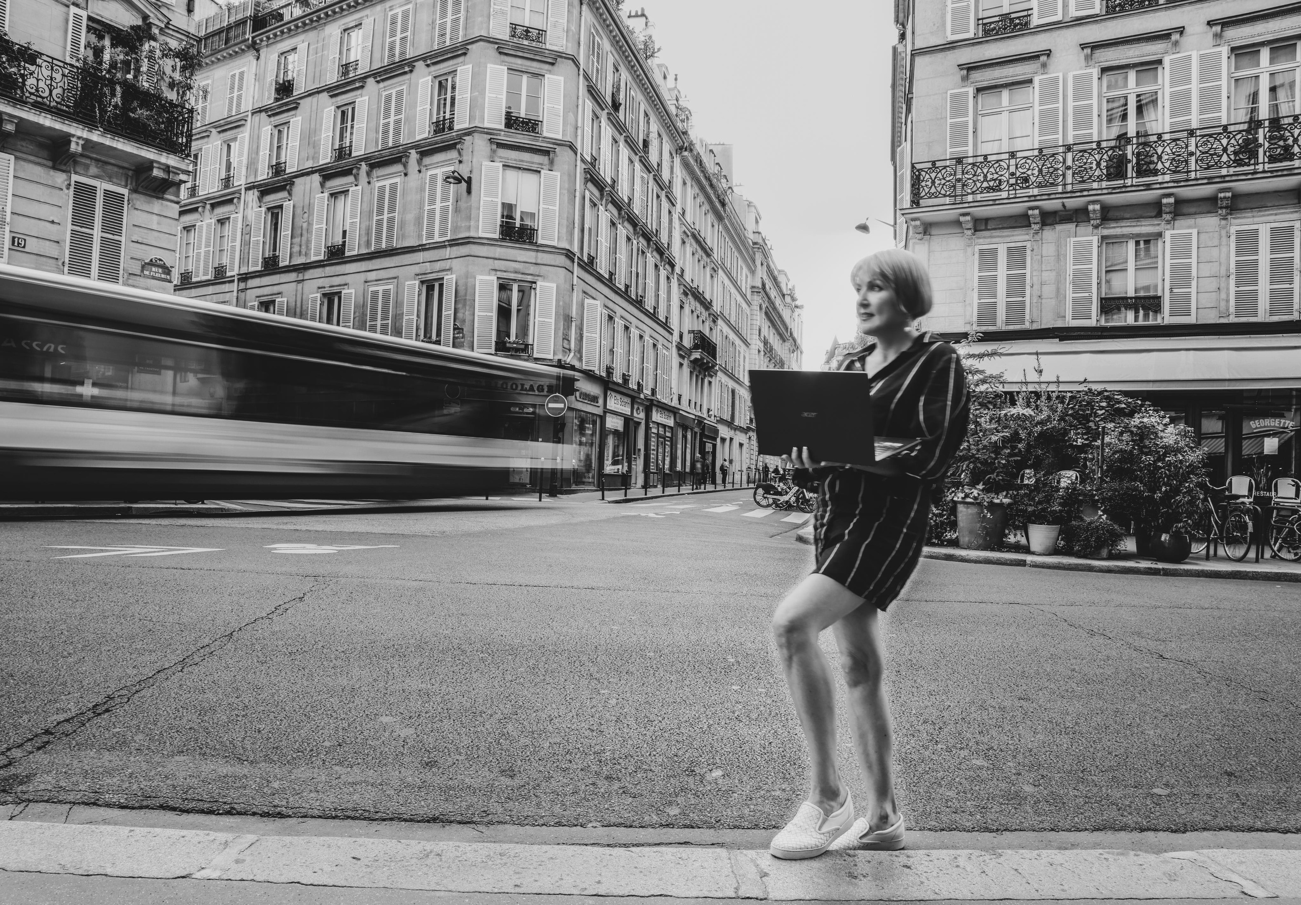 « Париж всегда Париж ». Natalia Bogdanovska. Films et photographie corporate en France
