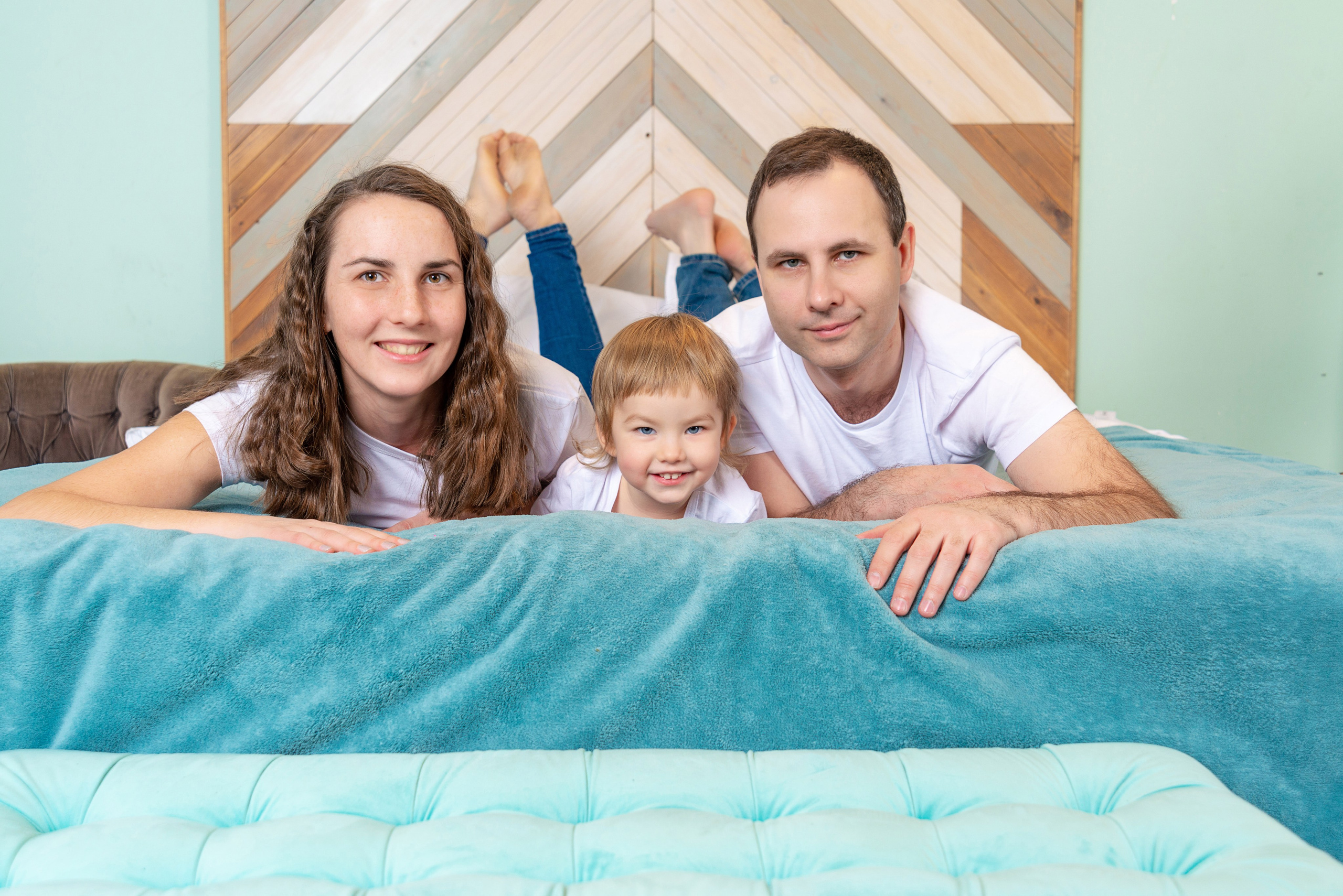 Семейная фотосессия в студии с кухонной зоной. FOTÓGRAFO MÉXICO QUINTANA ROO