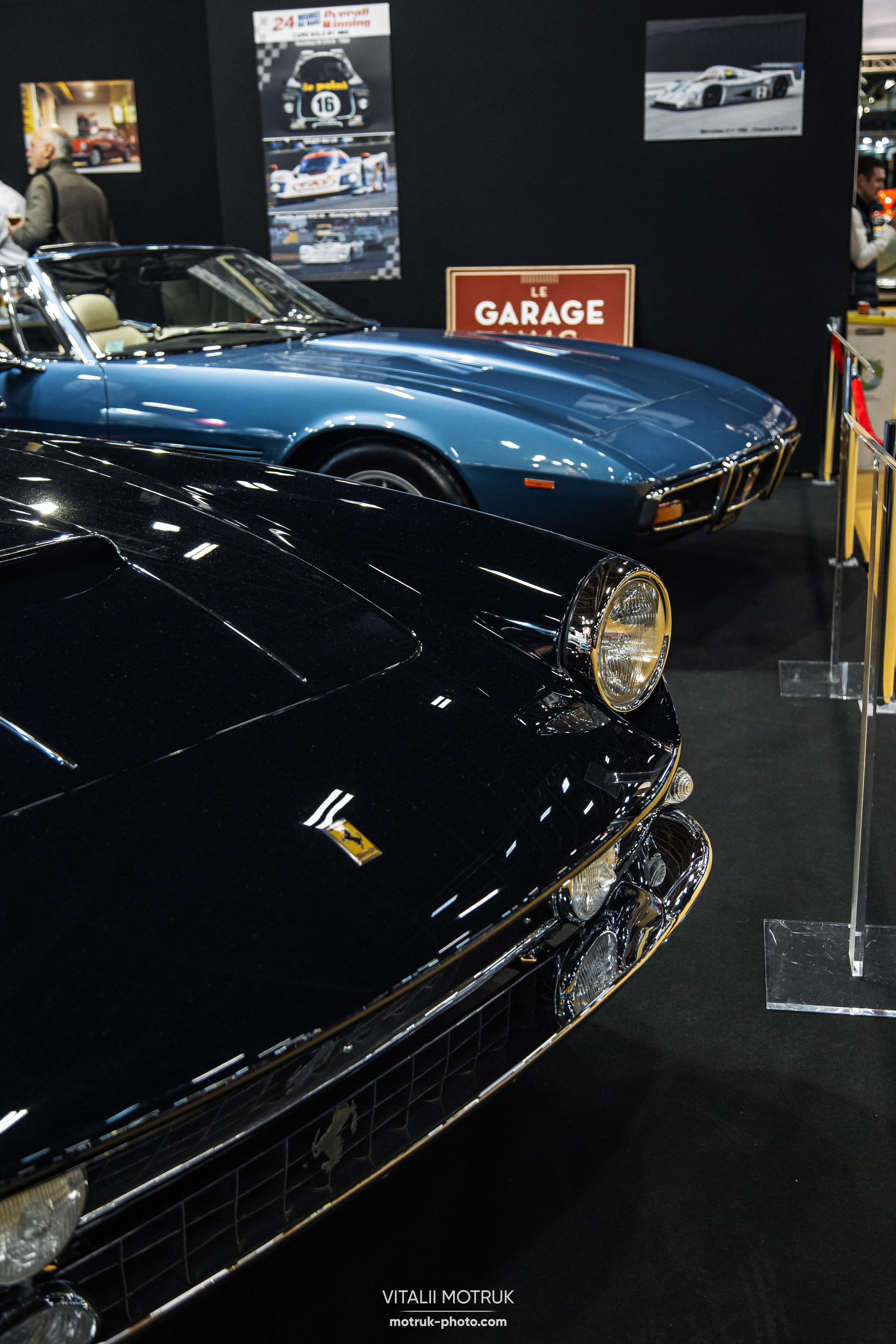 Retromobile 2023. Photographe de voitures à Paris — Vitalii Motruk