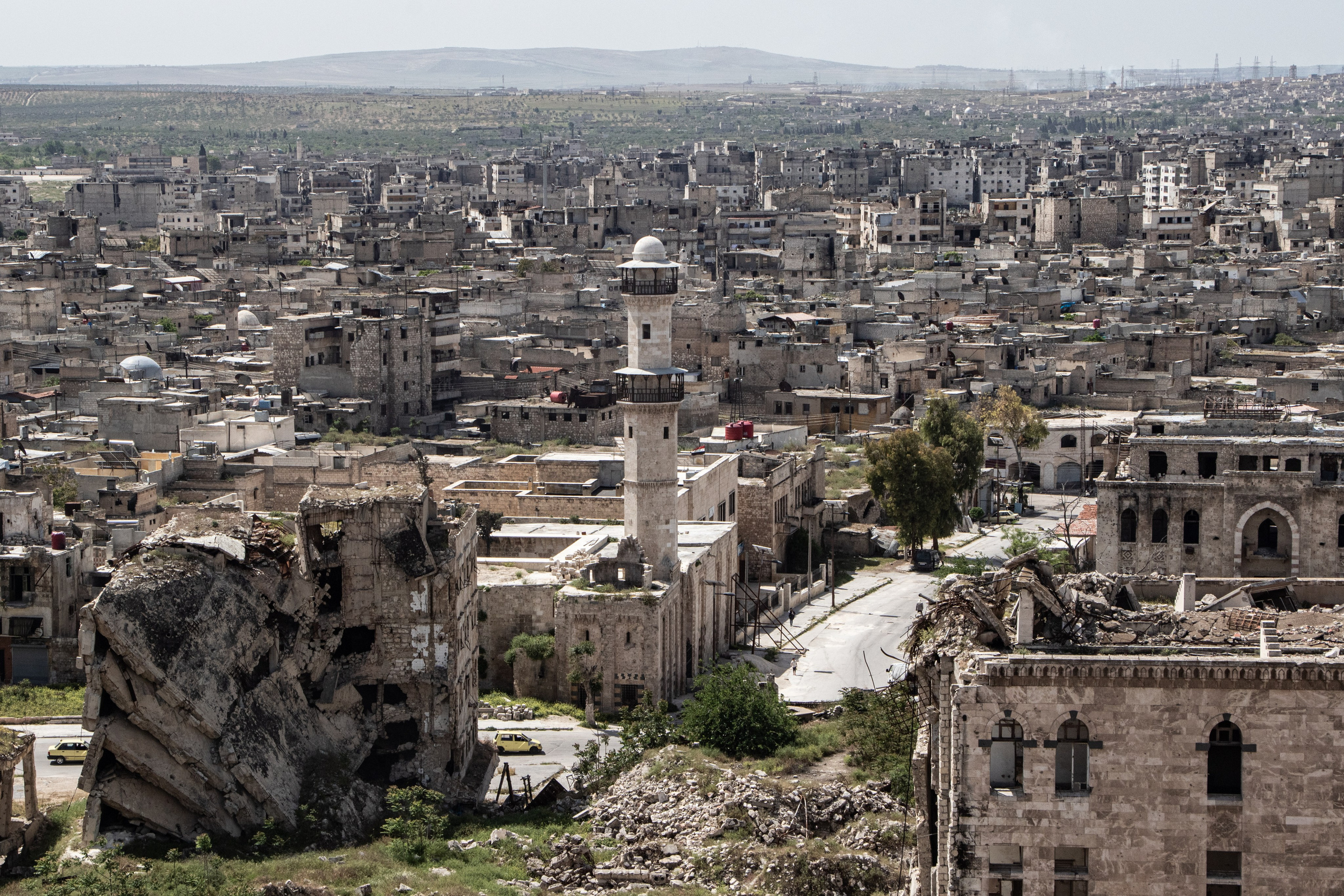 Les ruines du centre-ville d’Alep, où seule la mosquée fut récemment rénovée.