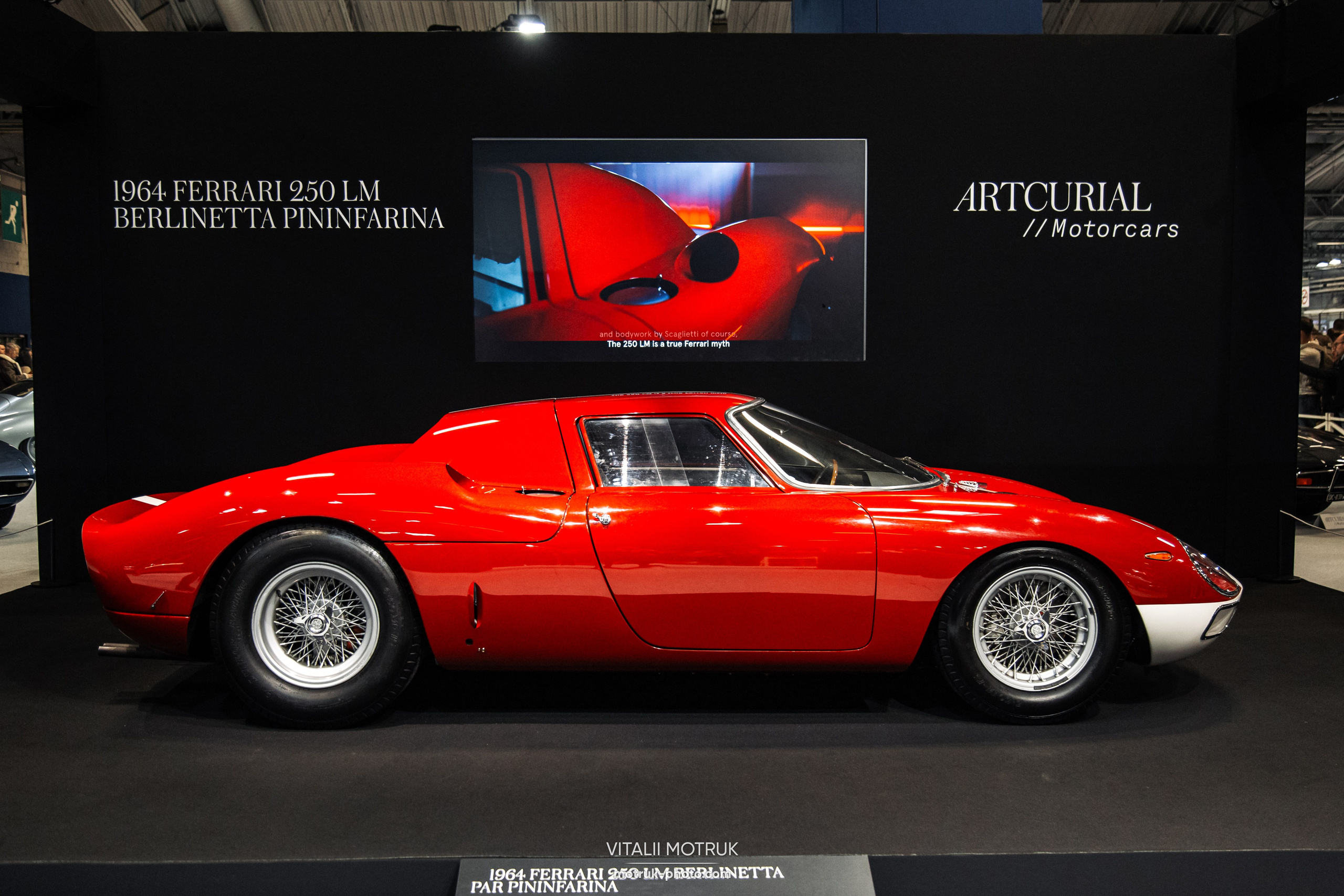Retromobile 2023. Photographe de voitures à Paris — Vitalii Motruk