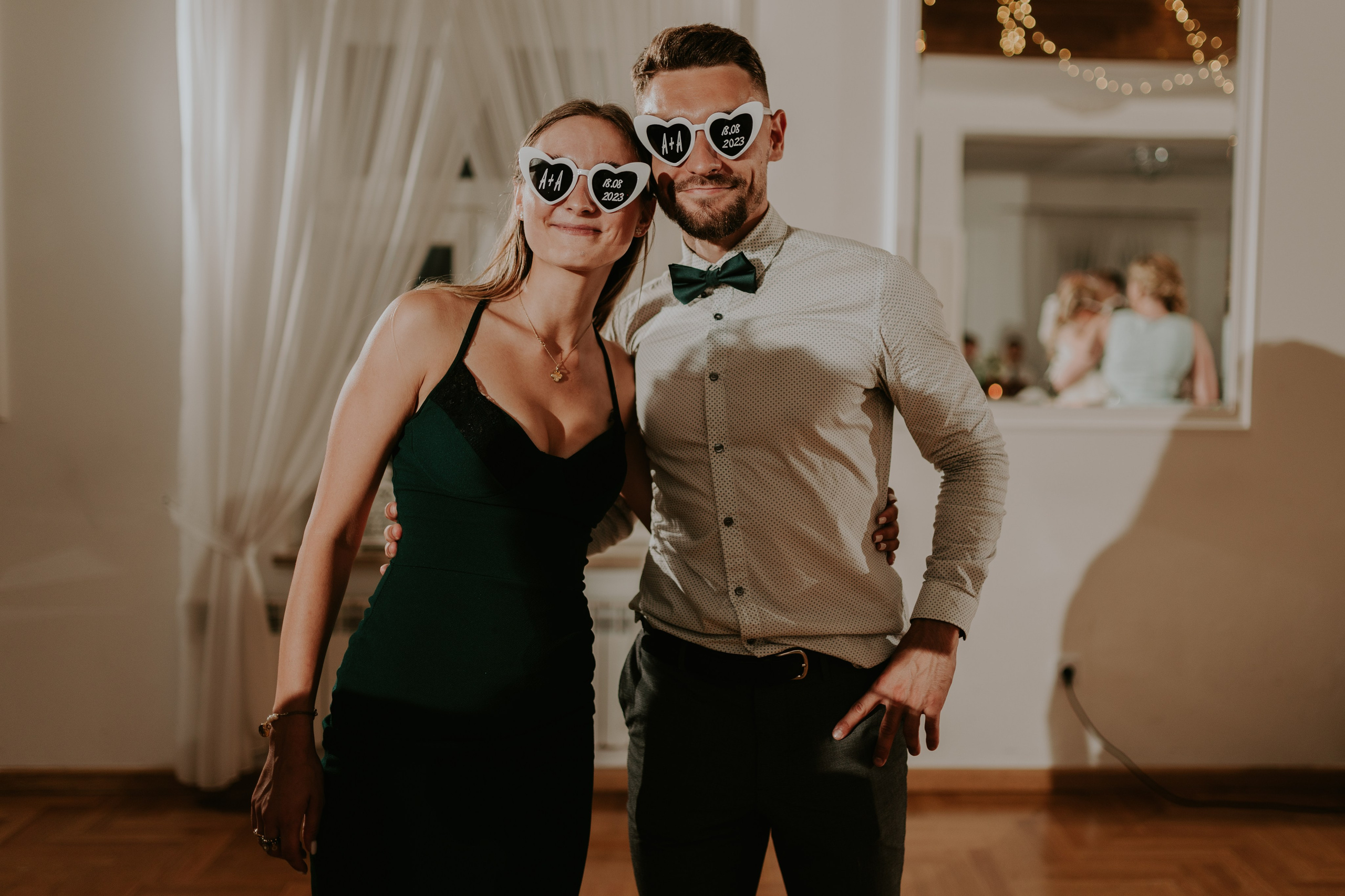 Dwór Wierzbno: plenerowy ślub pod wierzbą. Karkowskafoto - fotografia miłości