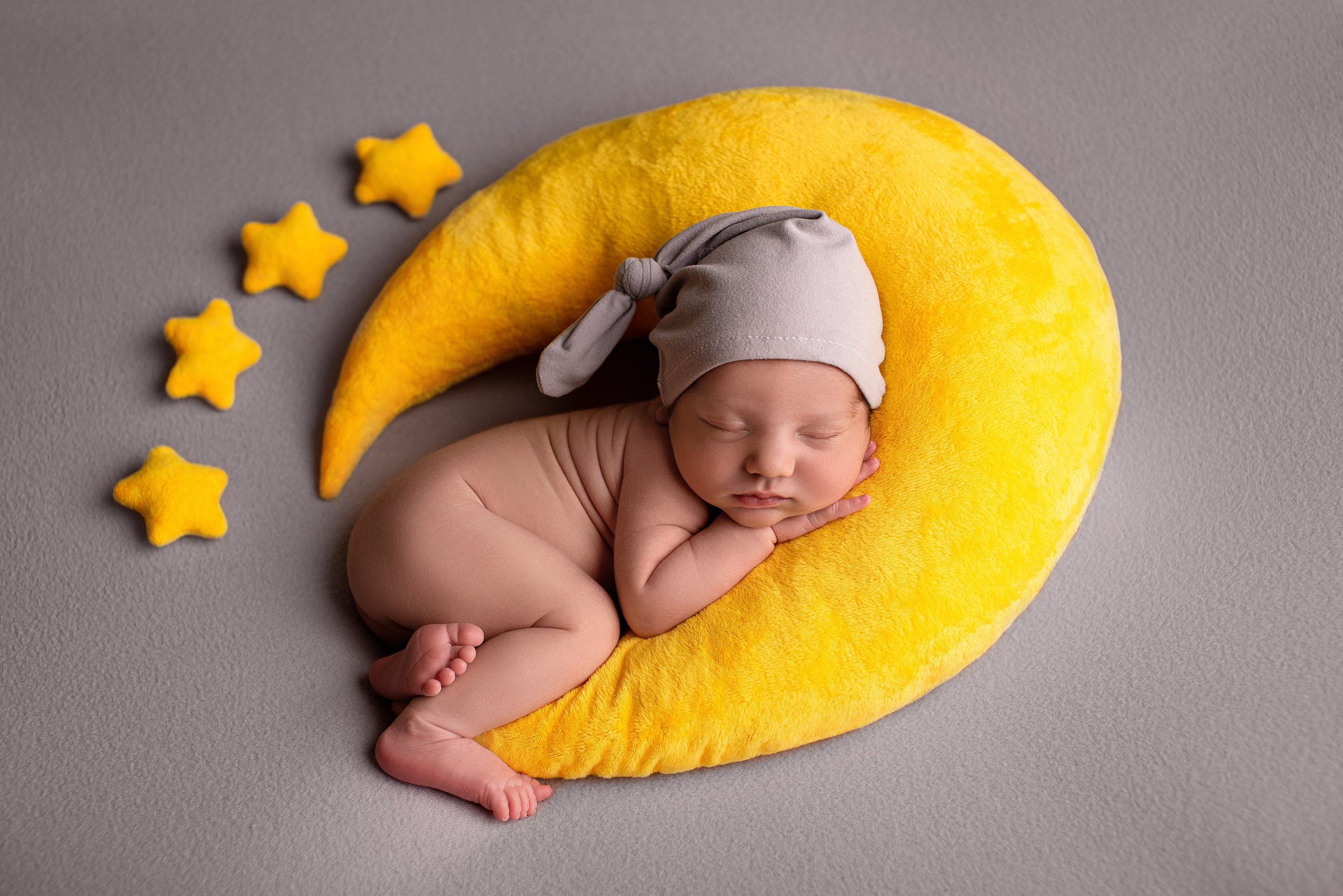 Neugeborenenfotos in Berlin – Studio oder bei Ihnen zu Hause