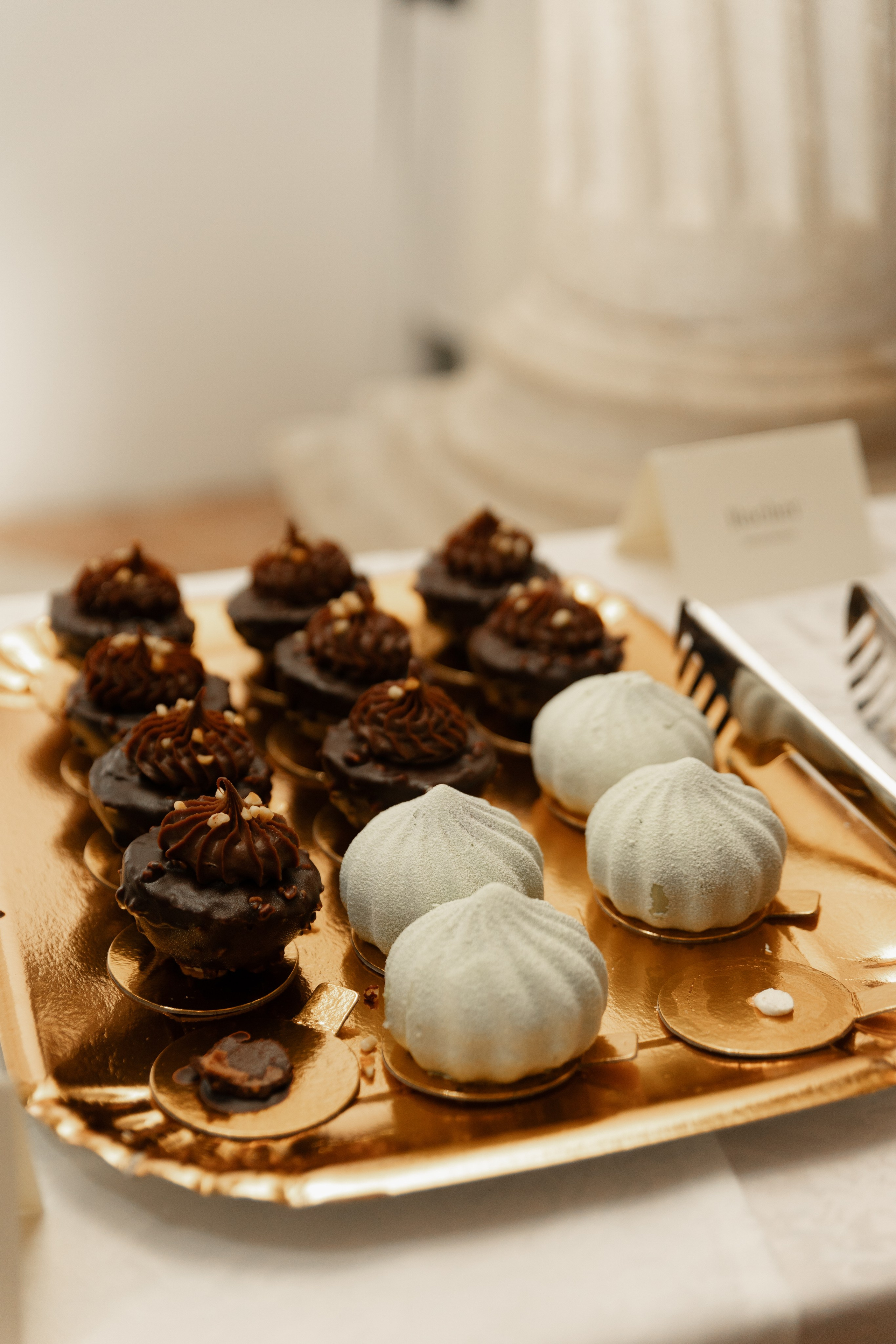 Elegant Castle Wedding in Austria | Alwin & Ruth’s Fairytale Celebration. Wedding photographer and videographer based in Timisoara, Romania