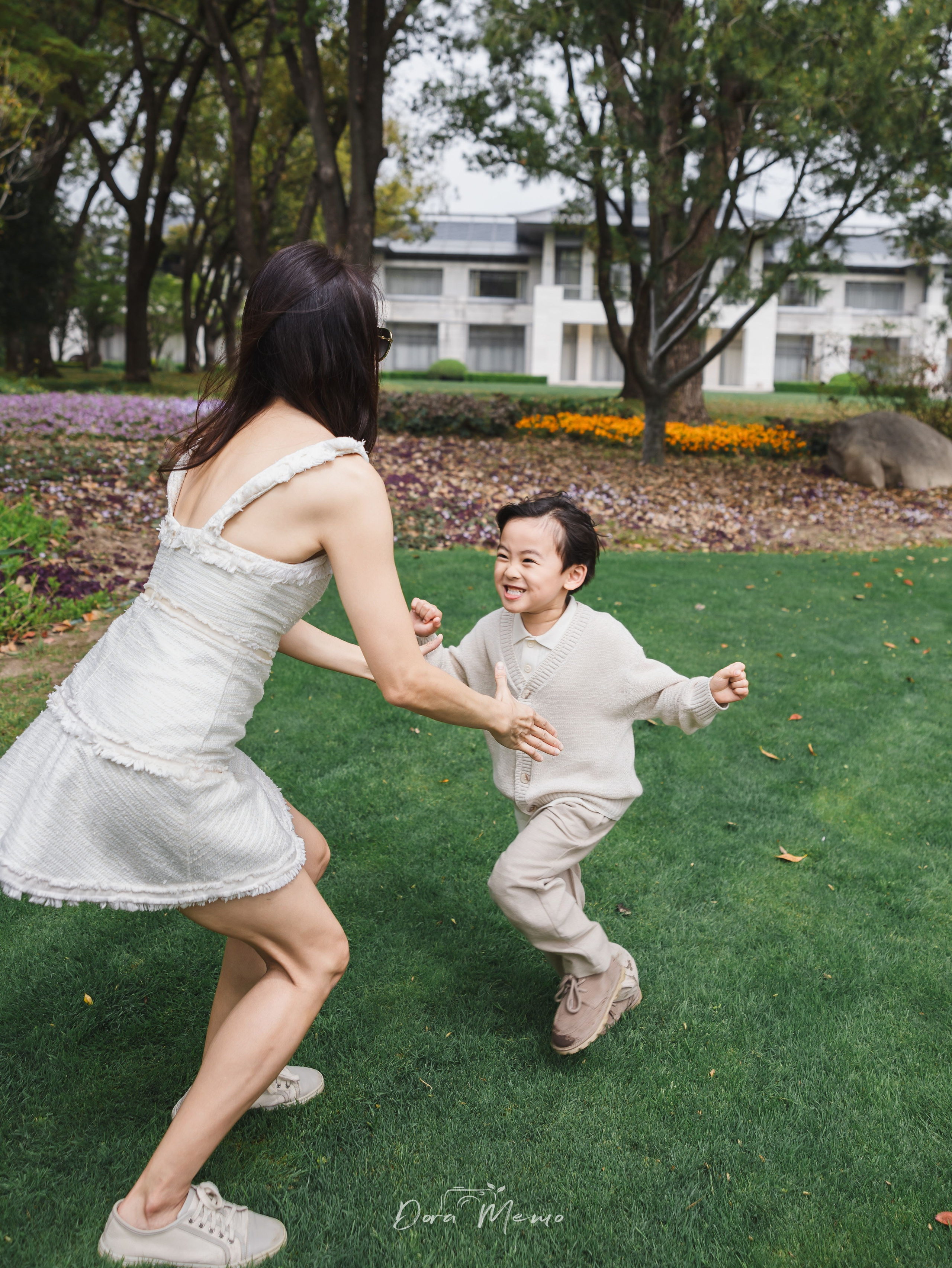 Shanghai Family Photography — A Singapore Family’s Sping Park Session