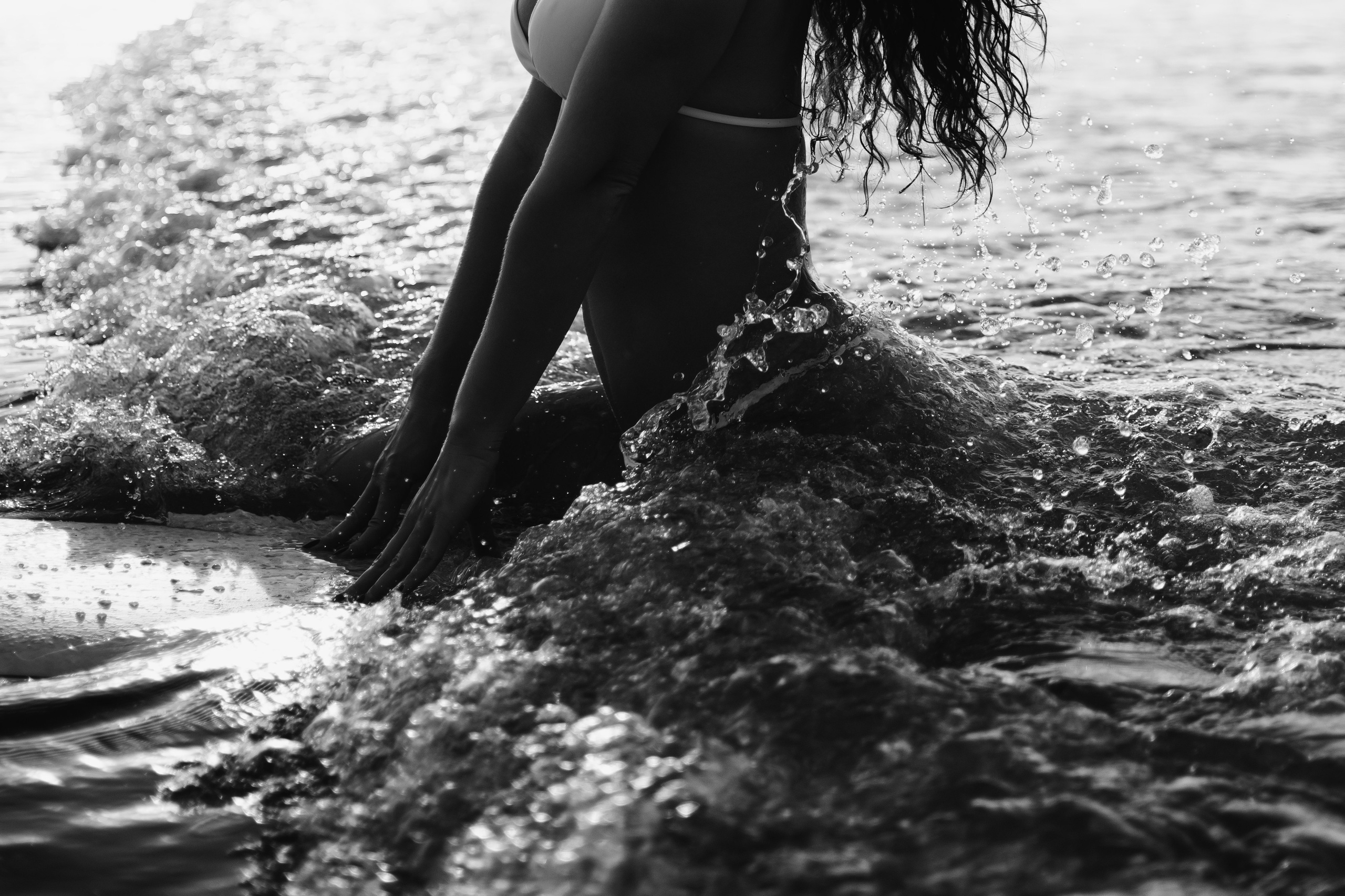 Photoshoot with a surfboard | BW