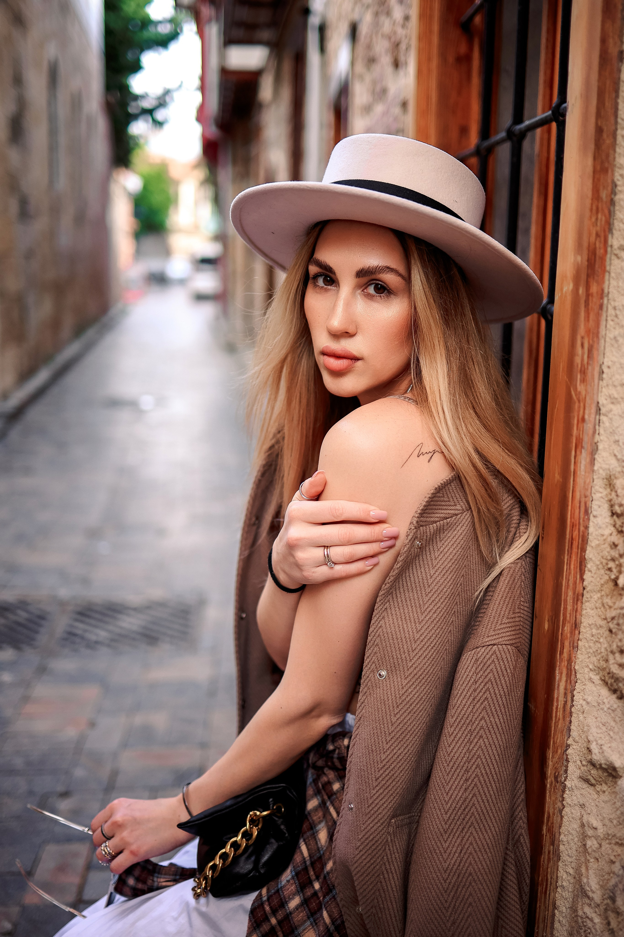 Photoshooting in old town of Antalya. Photographer in Turkey, Antalya, Kemer, Belek, Side, Kas, Fethiye