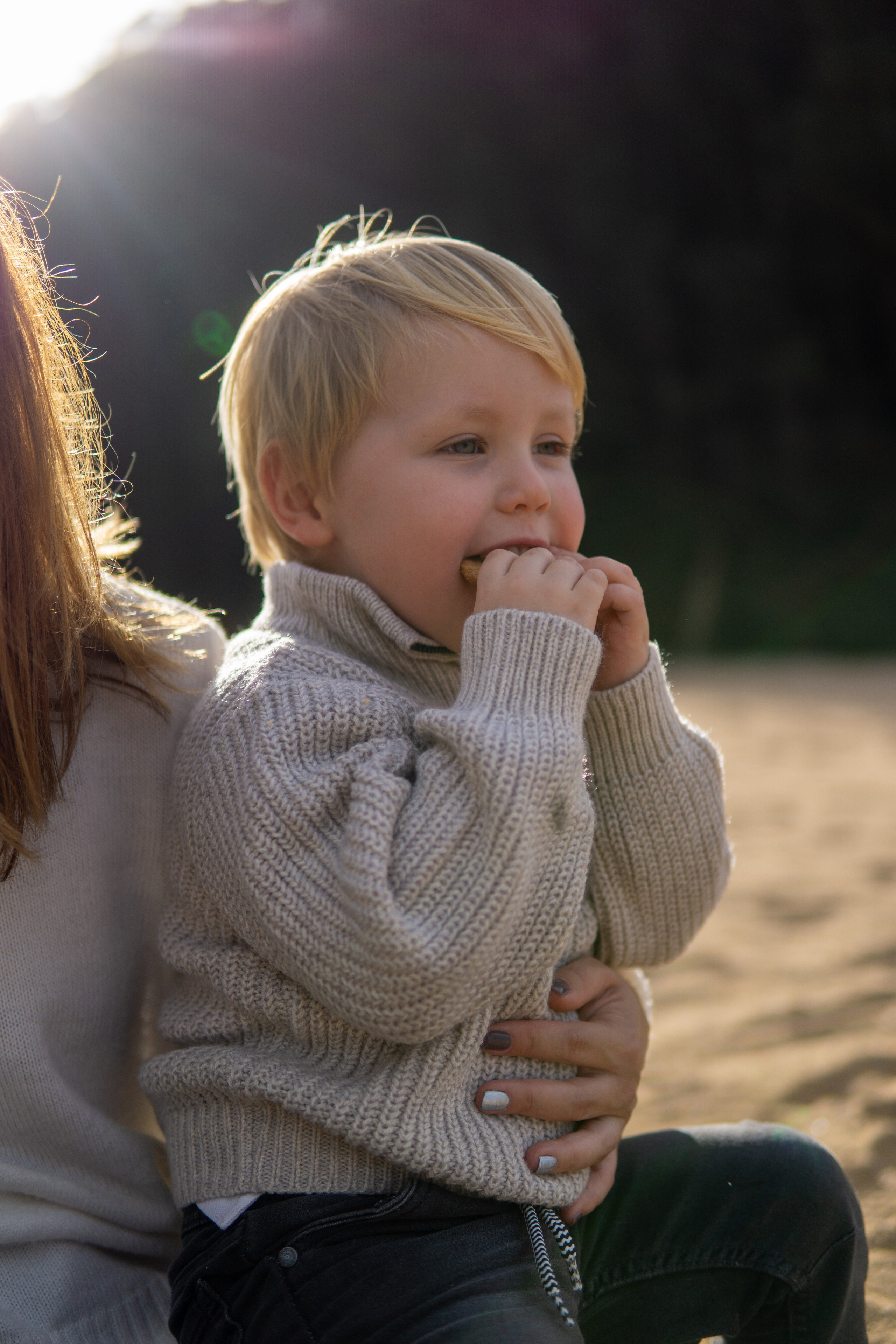 Family Beach Photo Session in Gijón, Spain — Mother and Kids at Playa de Ñora