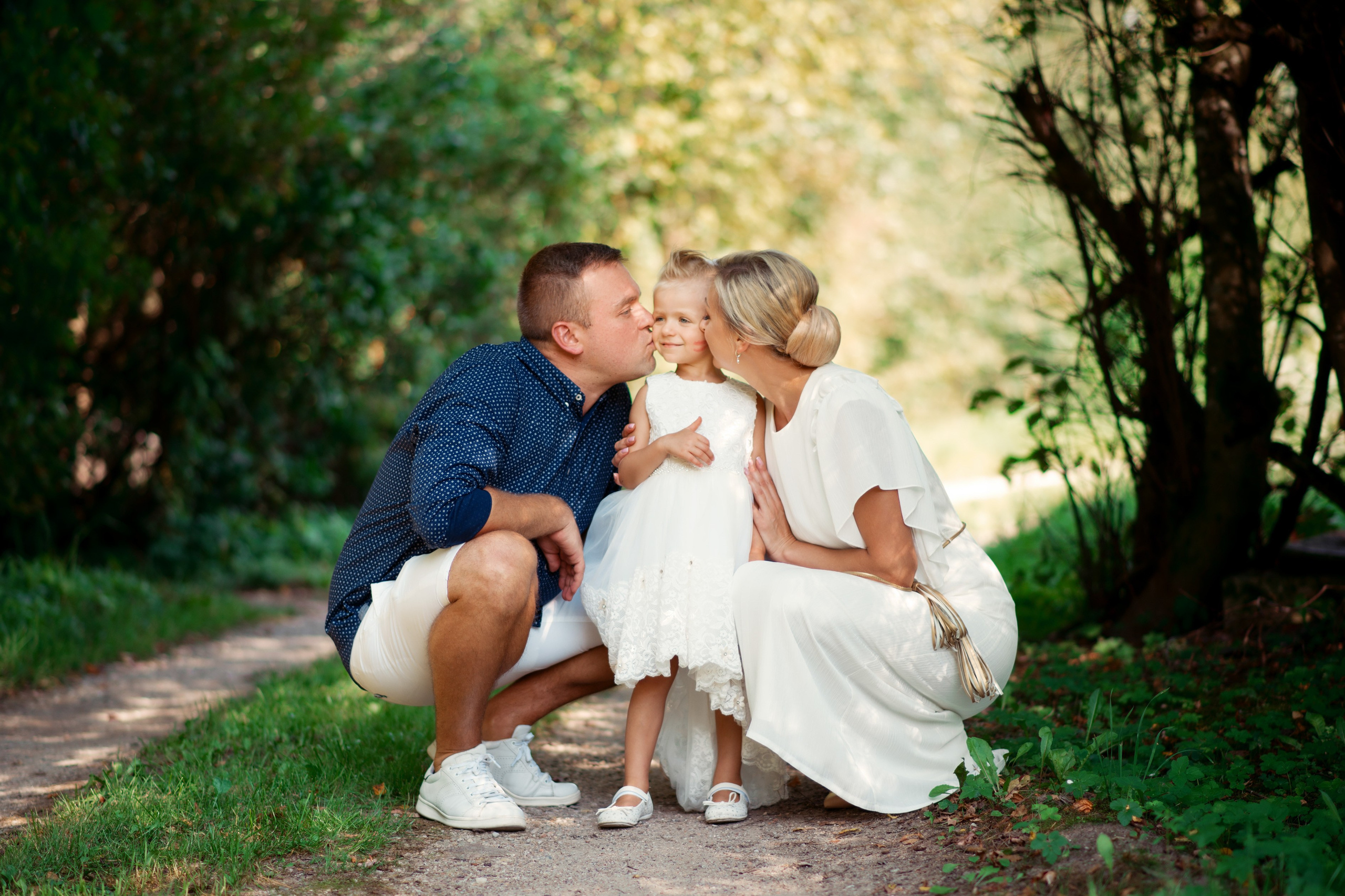 Krikštynos, krikštas, krikštynų fotosesija, ceremonija, bažnyčia krikštynų pasiruošimo fotografavimas. Krikštynų fotografas Vilnius Trakai kaina krikštynų fotografavimas fotografė personal.lt photogrpahy kainos šeima, vaikai profesionali natūrali meninė reportažinė klasikinė fotosesija, krikštynų fotosesija gamtoje