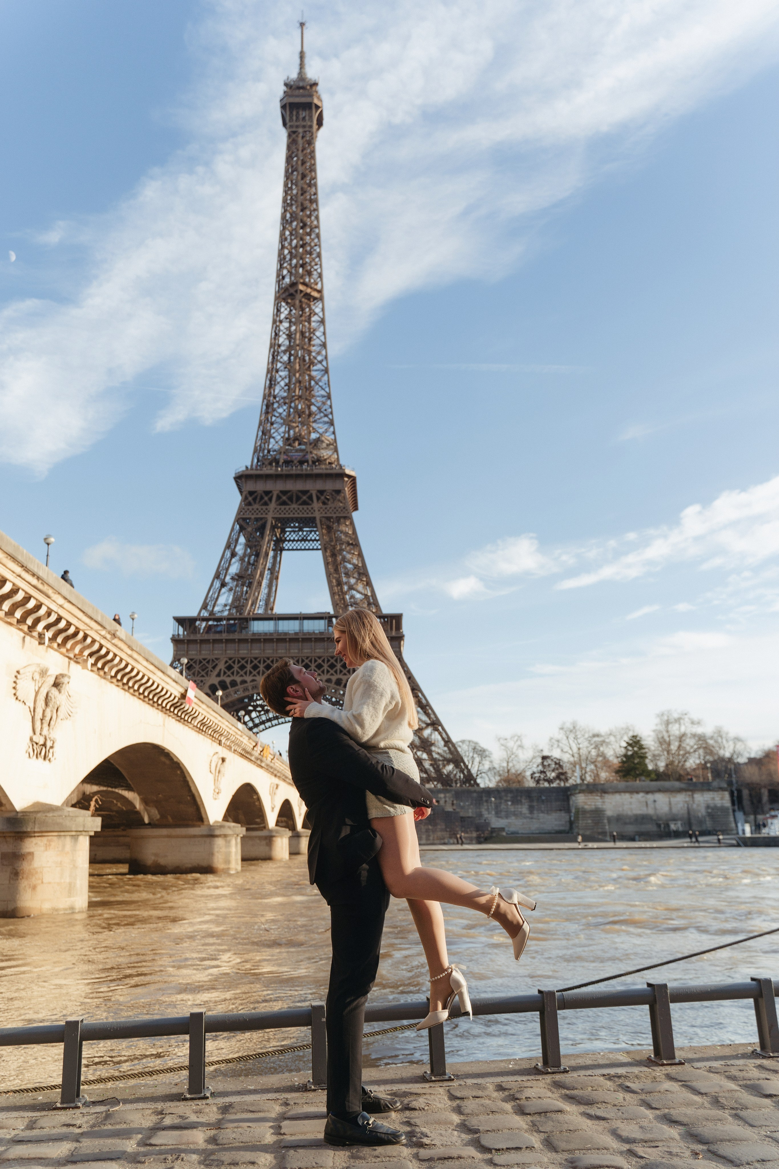 Engagement photo-shoot. Photographer in Paris Yulia Shkadina | Couples, engagement, pre-wedding, individual photo-shoots in Paris at the best locations