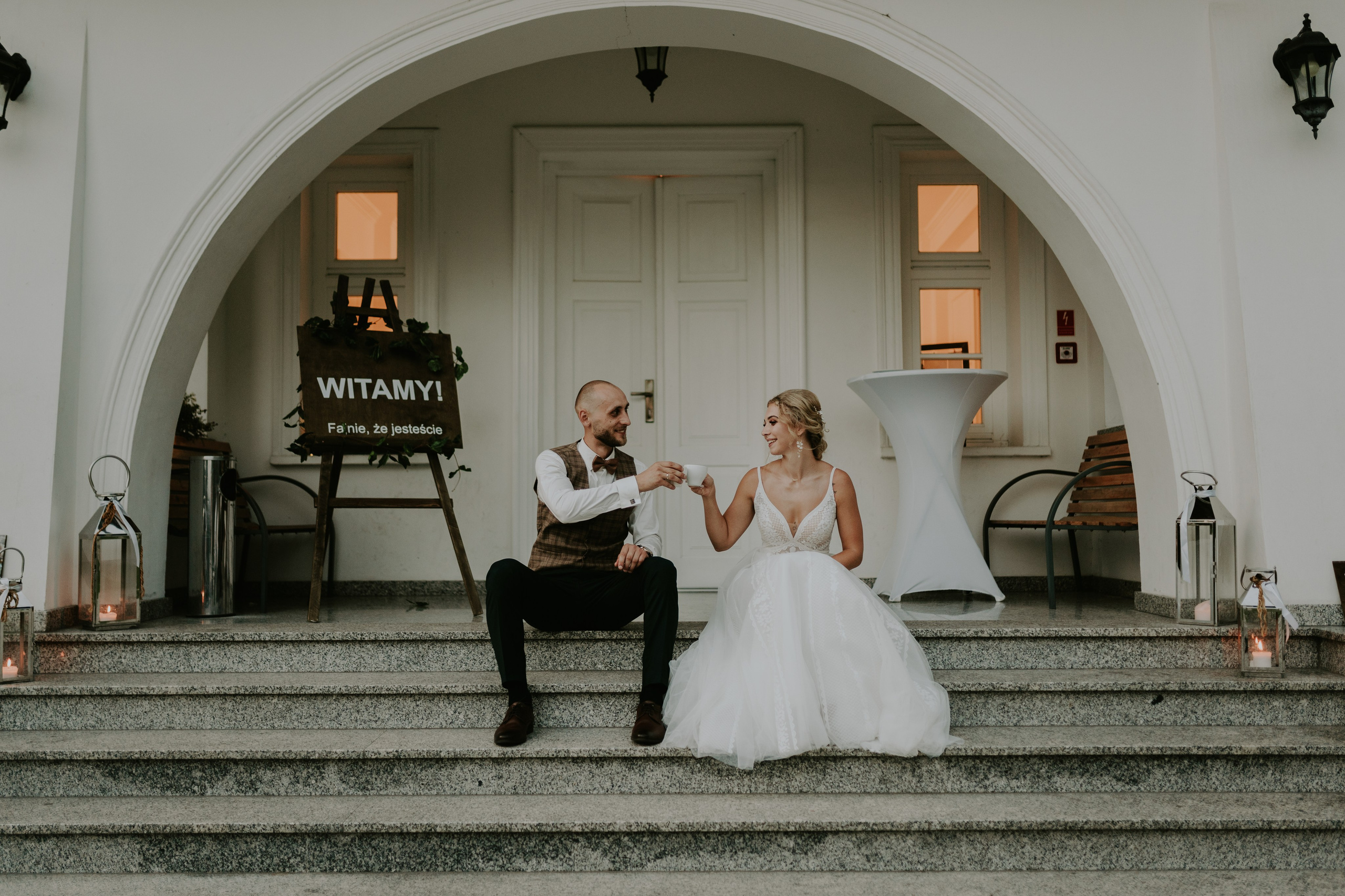 Dwór Wierzbno: plenerowy ślub pod wierzbą. Karkowskafoto - fotografia miłości