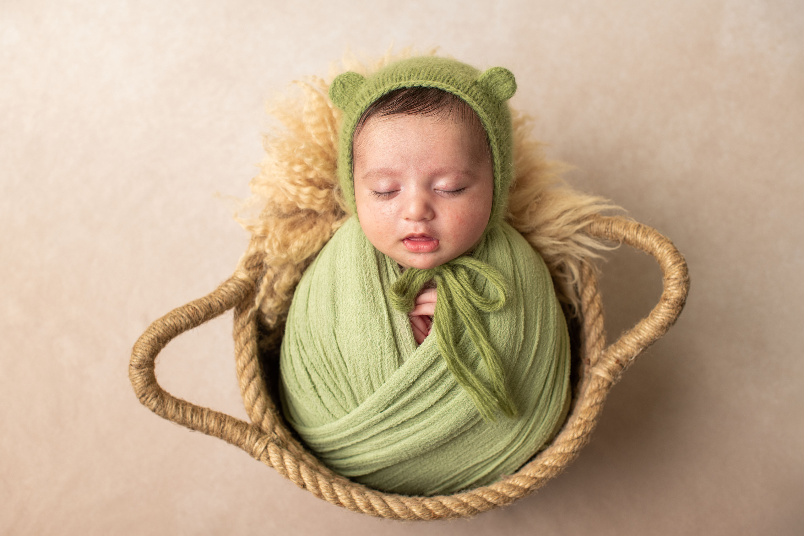 Announcement of today photoshoot. Newborn photographer Sacramento