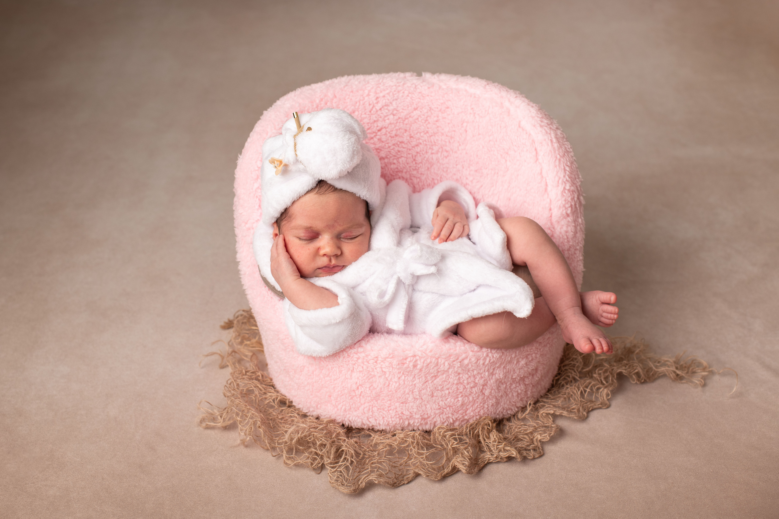 Anna Newborn photoshoot. Newborn photographer Sacramento